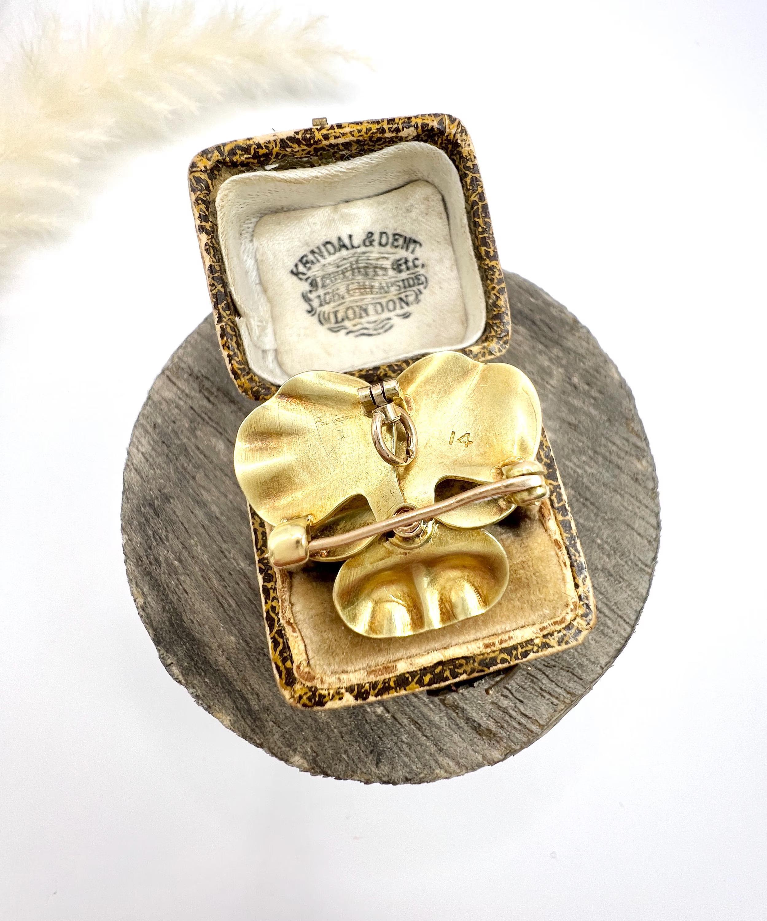 Antique 14ct Gold Edwardian era Enamel and Diamond Pansy Flower Pendent / Brooch Bon état - En vente à Brighton, GB