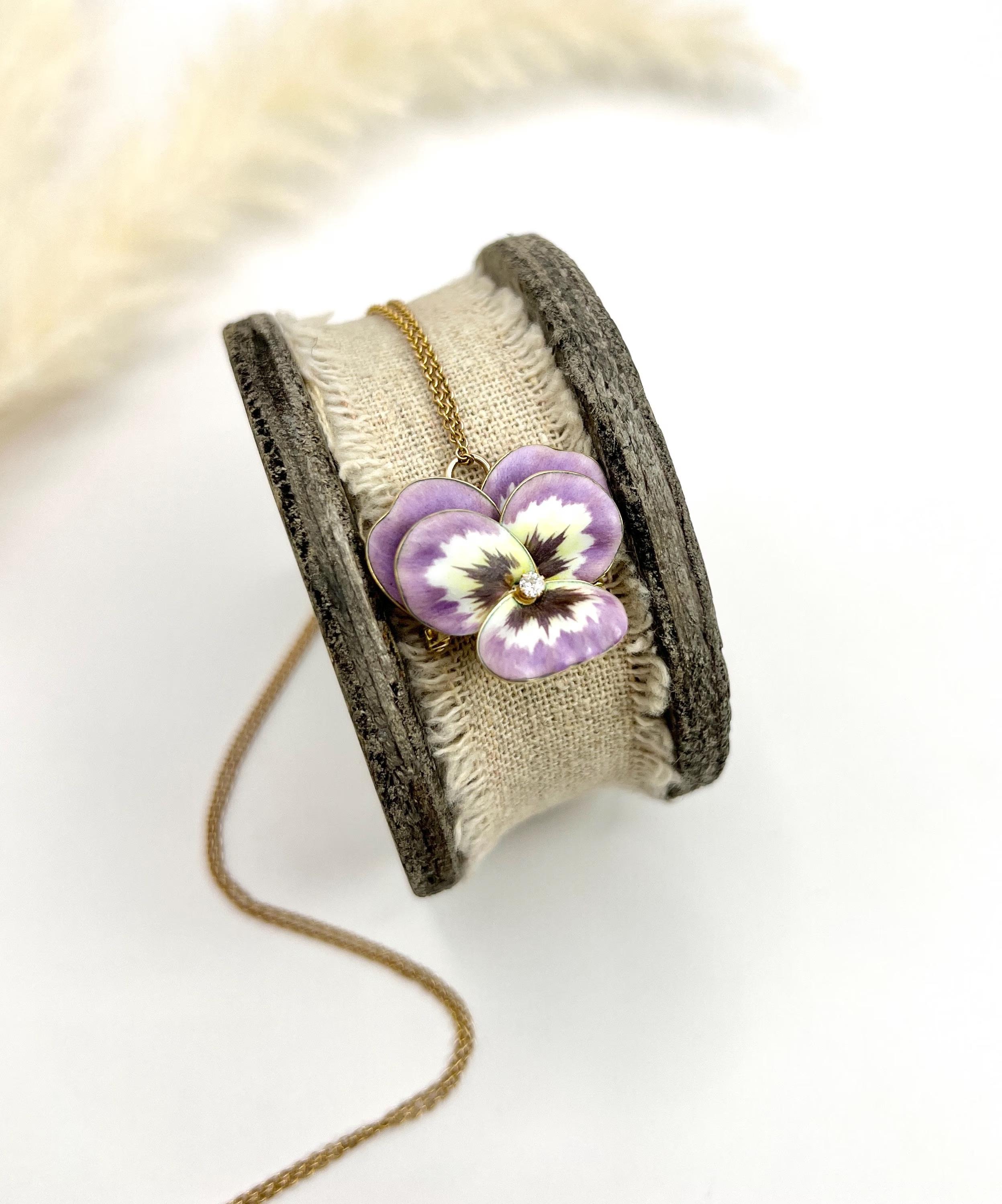 Antique 14ct Gold Edwardian era Enamel and Diamond Pansy Flower Pendent / Brooch Unisexe en vente