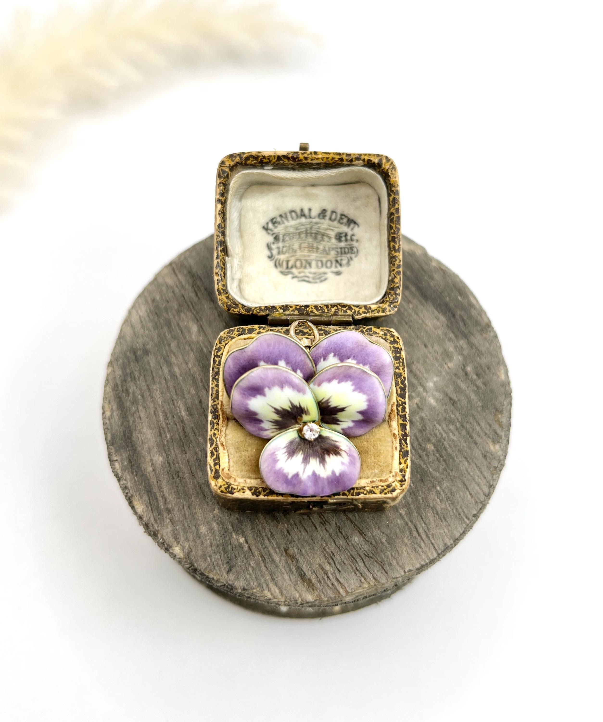 Antique 14ct Gold Edwardian era Enamel and Diamond Pansy Flower Pendent / Brooch en vente 2