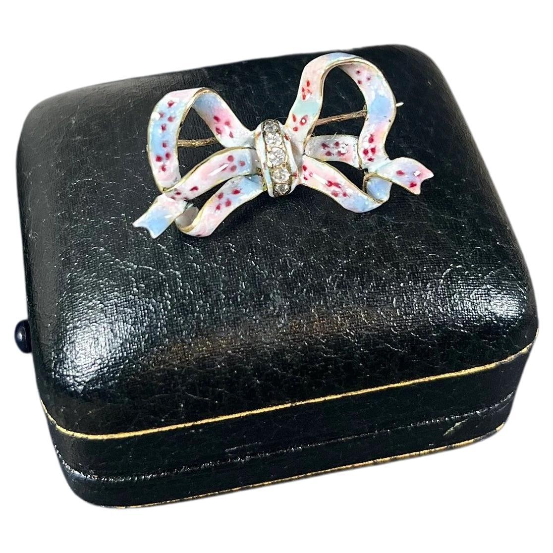 Antiguo broche eduardiano de oro de 14 ct con esmalte floral y lazo de diamantes