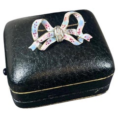 Antike Edwardianische Schleife-Brosche aus 14 Karat Gold mit Blumen-Emaille und Diamanten