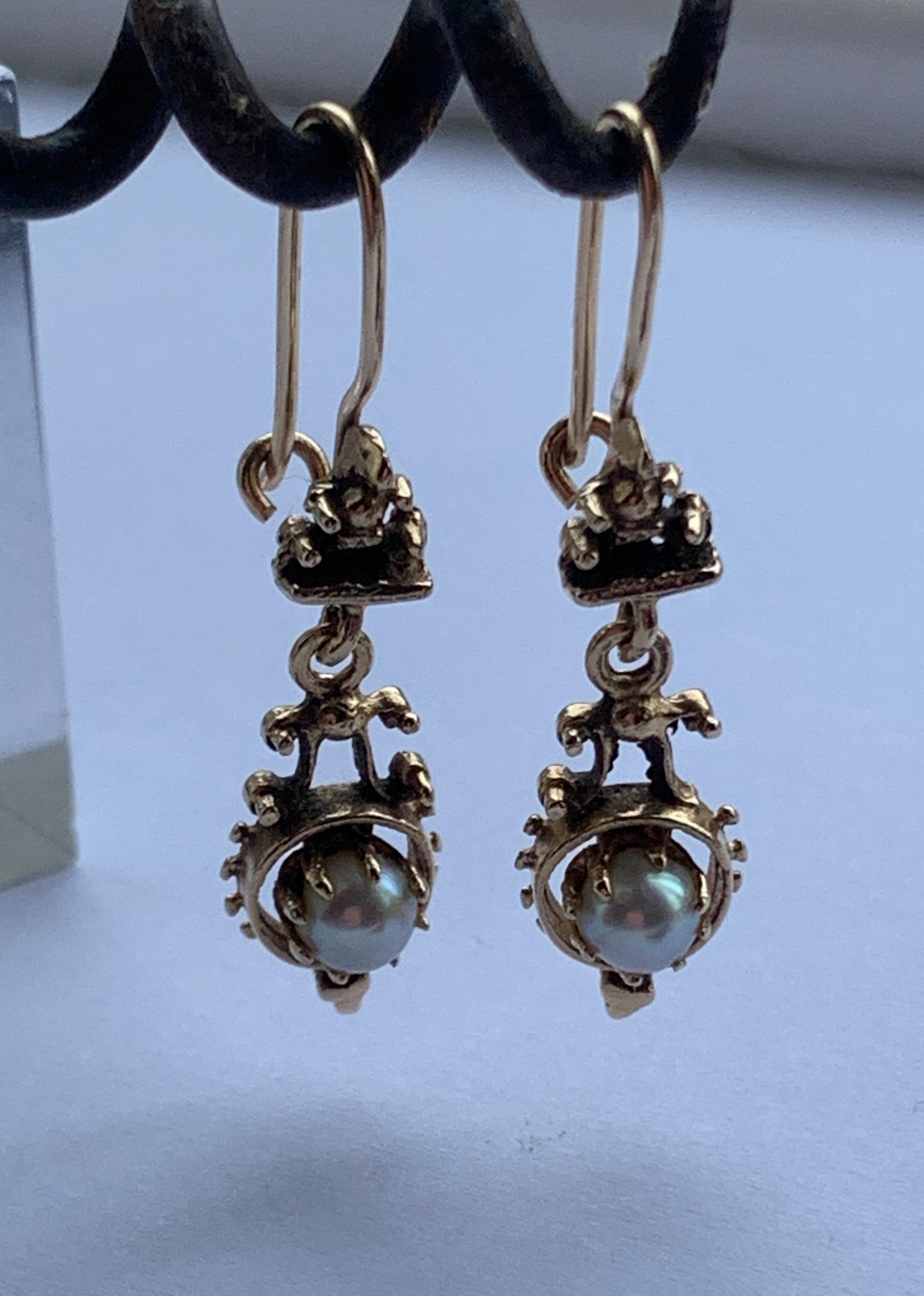 Antique 14ct Gold Pearl Earrings

The pearls are cultured South sea or Akoya Pearls
The style is Rococo & are dated Circa Late 1880s Stamped 14k on reverse

They measure approx 5mm
and are very beautiful and round
also secure in their fitting
-