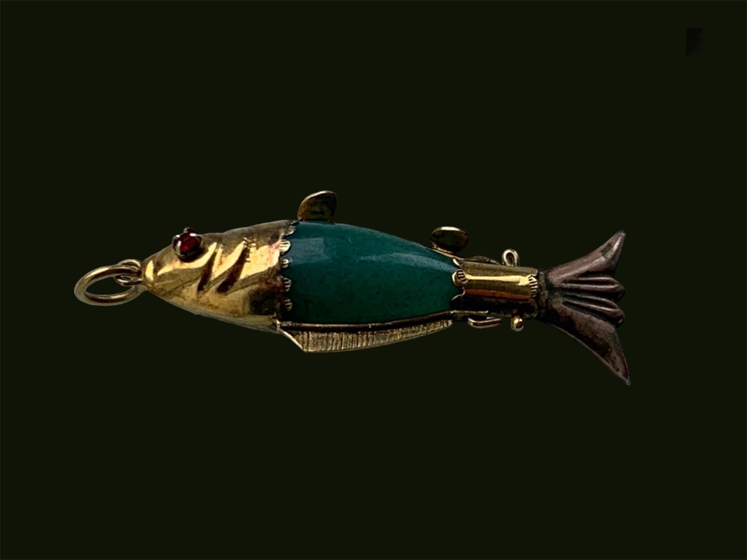 Beautiful Antique Rare
Novelty Fish
main body is Aventurine semi - precious stone 
and the remaining Head, Fins , tail & jump ring are 14ct Gold 
The fish is stamped 14k on the Gold..
Overall weight 3.76 grams
Est.Gold weight present  1.2 grams.
Red