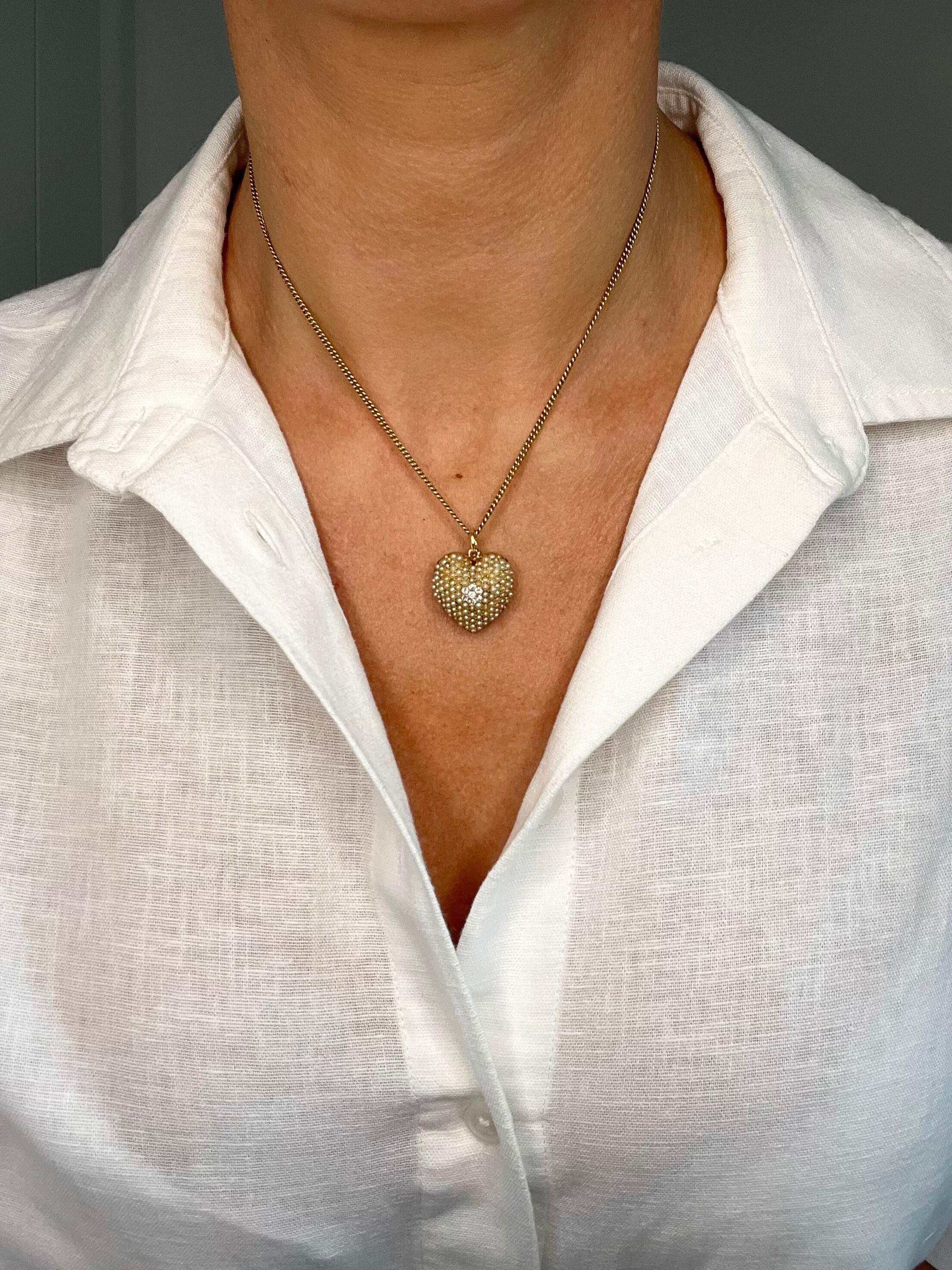 Taille ronde Pendentif cœur ancien en or 14 carats, perles et diamants en vente