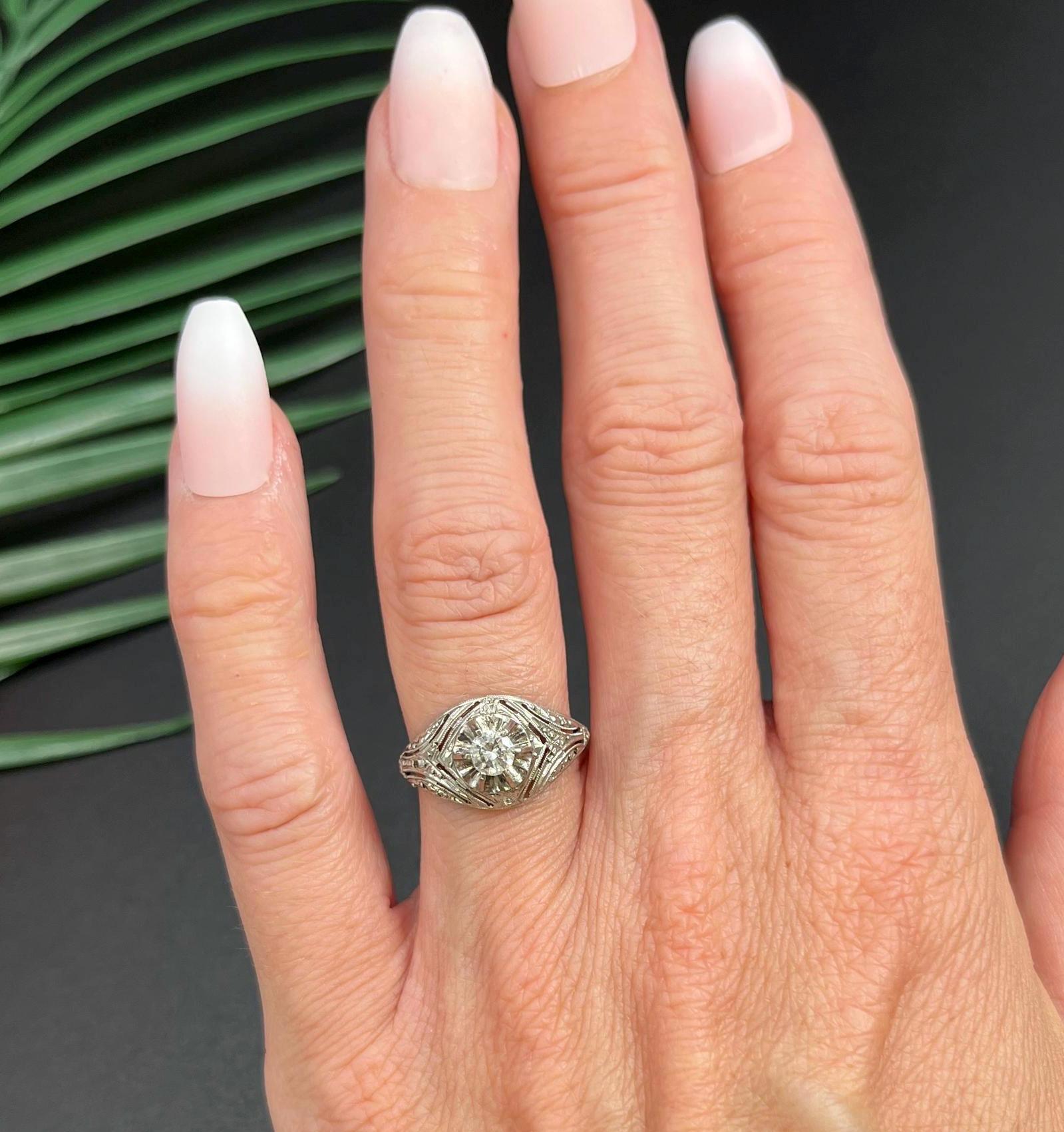 Anello antico in oro bianco 14ct, Art Deco Diamond Bombe degli anni '20 in vendita 1