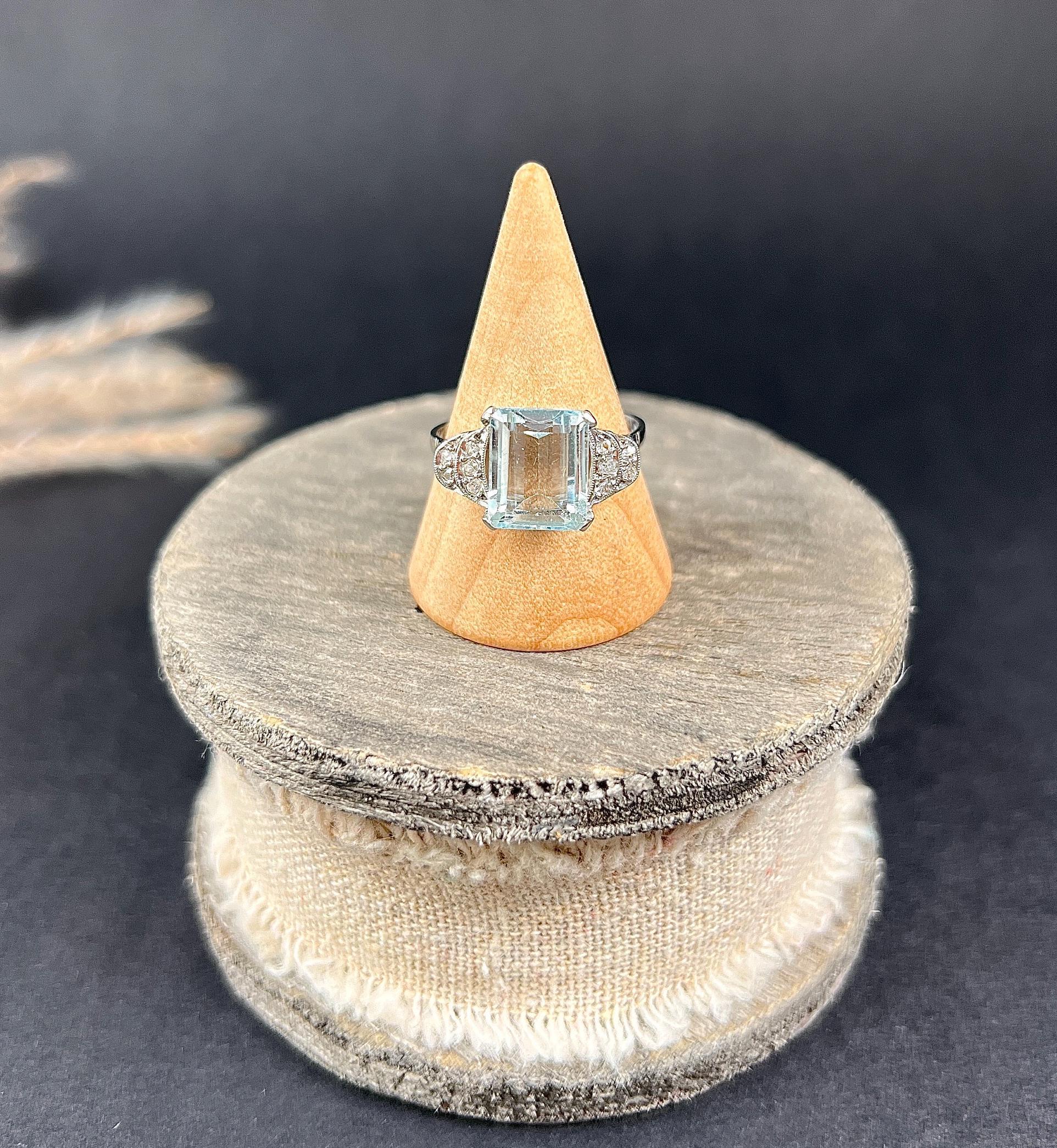 Antique 14ct White Gold, 1920s Art Deco Emerald Cut Aquamarine & Diamond Ring For Sale 1