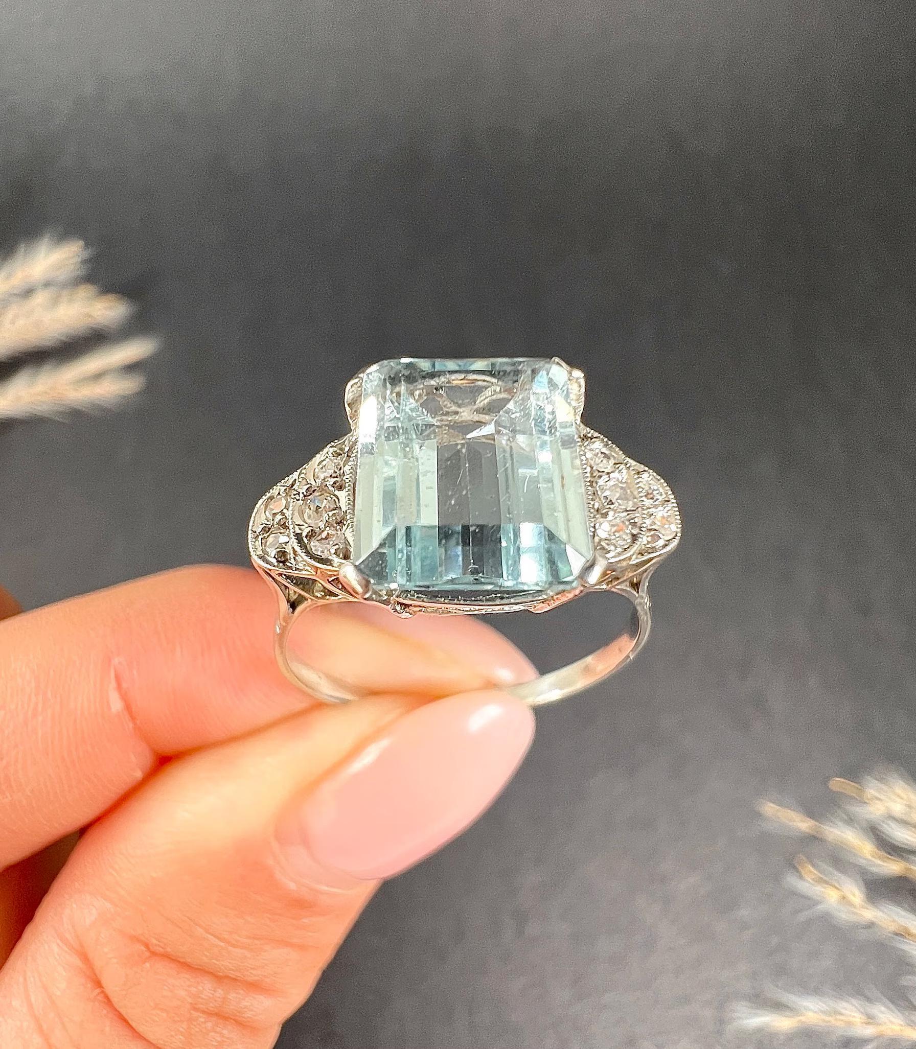 Antique 14ct White Gold, 1920s Art Deco Emerald Cut Aquamarine & Diamond Ring For Sale 2