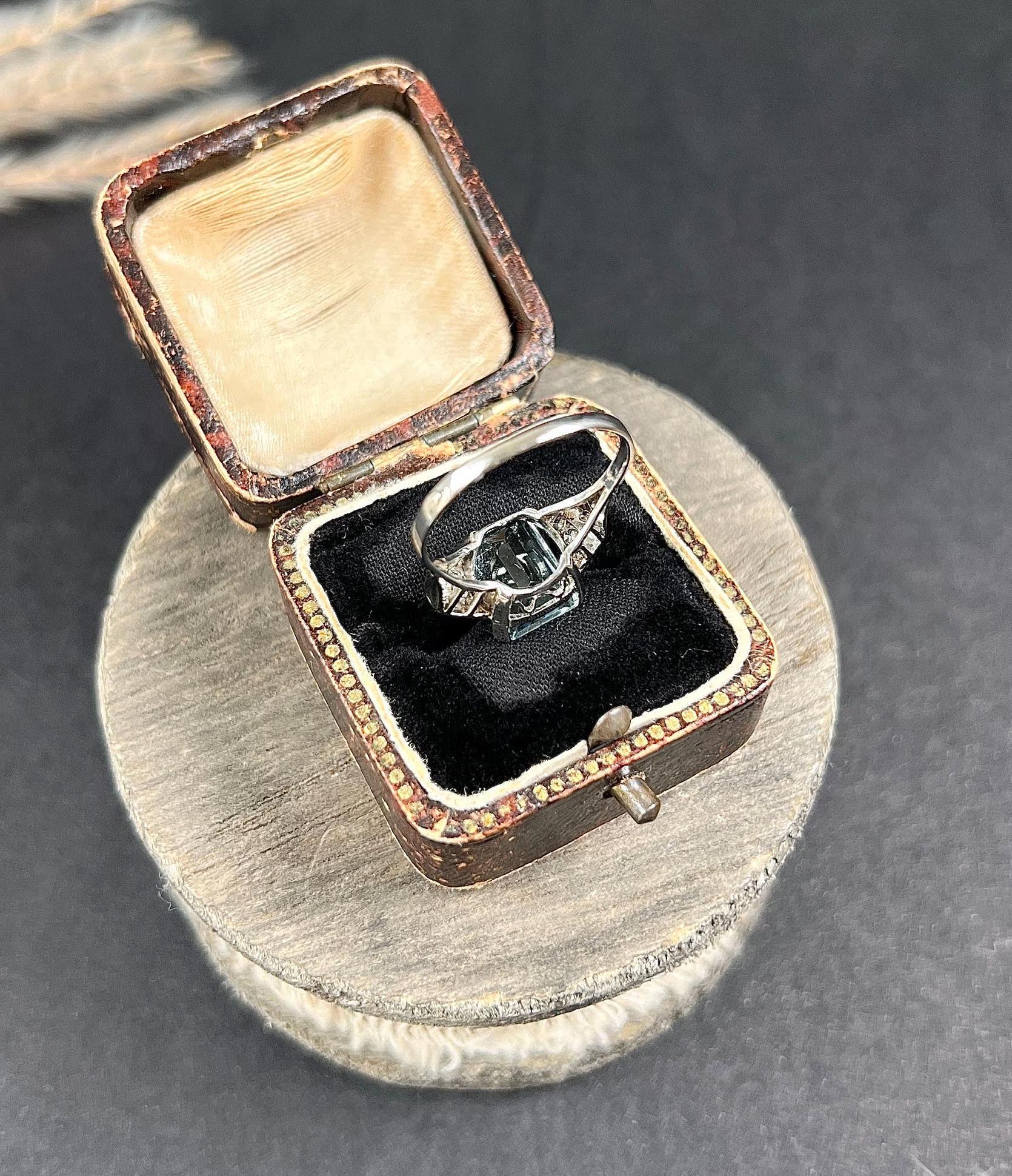 Antique 14ct White Gold, 1920s Art Deco Emerald Cut Aquamarine & Diamond Ring For Sale 3