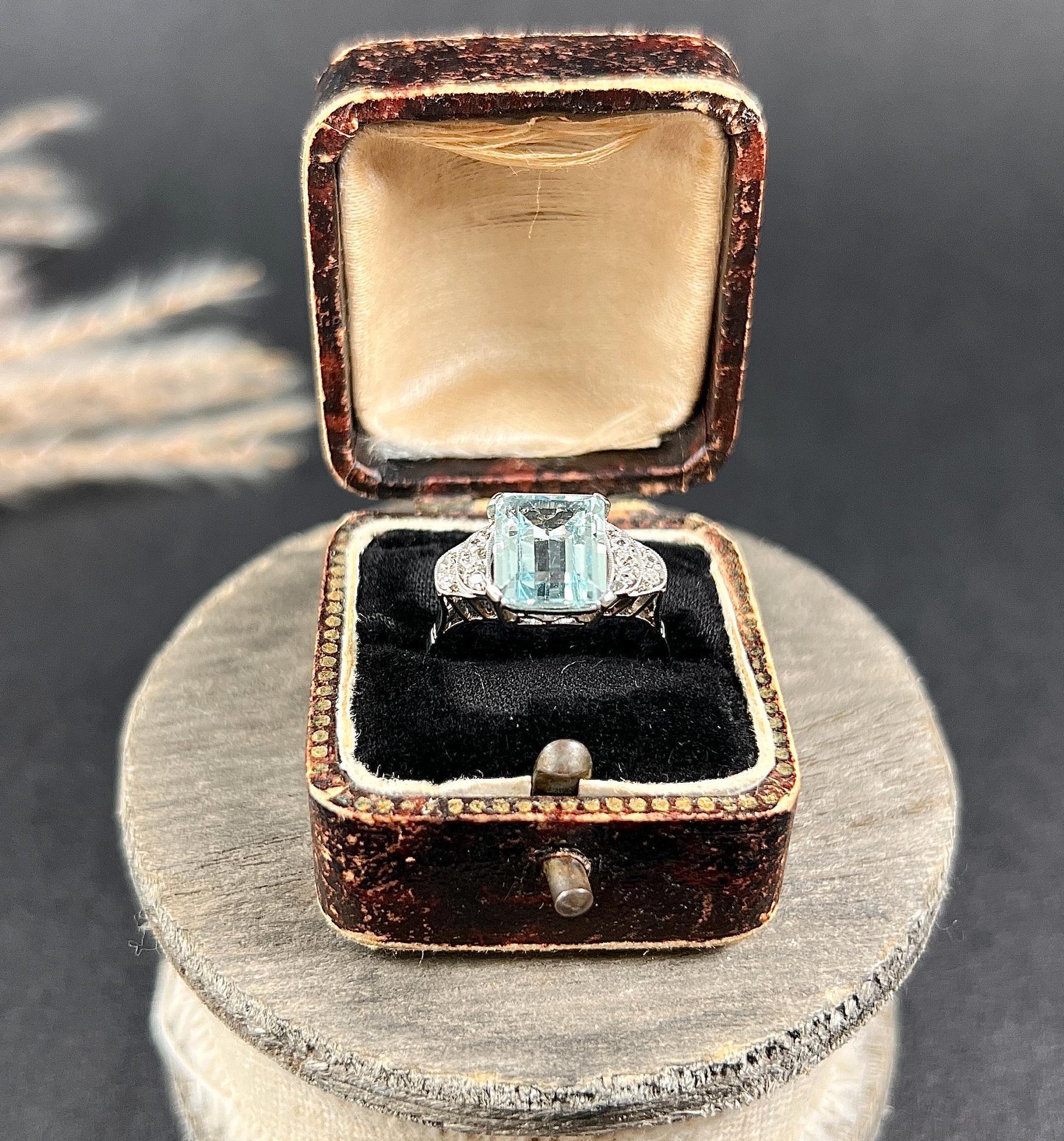 Antique 14ct White Gold, 1920s Art Deco Emerald Cut Aquamarine & Diamond Ring For Sale 4
