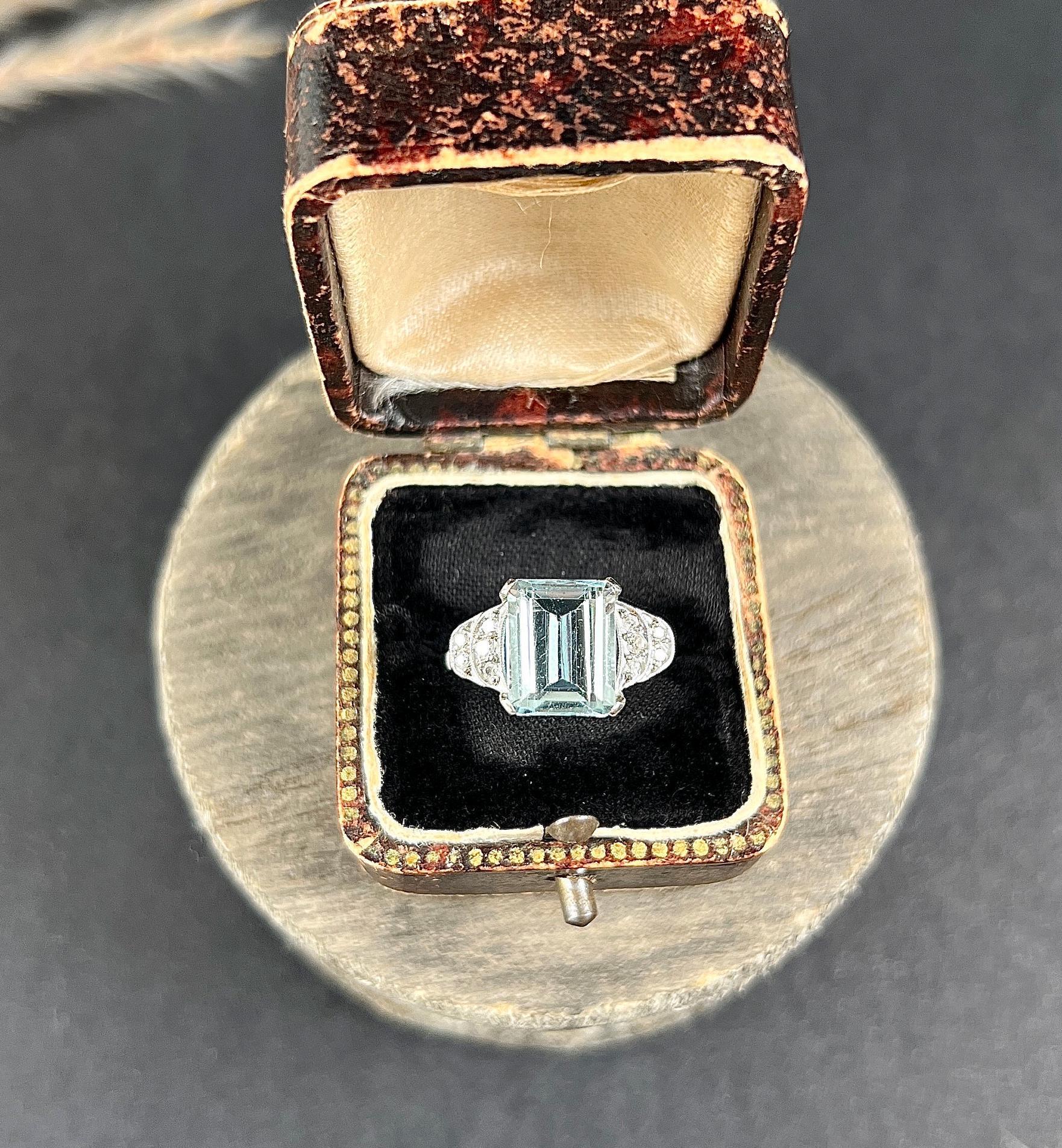 Antique 14ct White Gold, 1920s Art Deco Emerald Cut Aquamarine & Diamond Ring For Sale 5