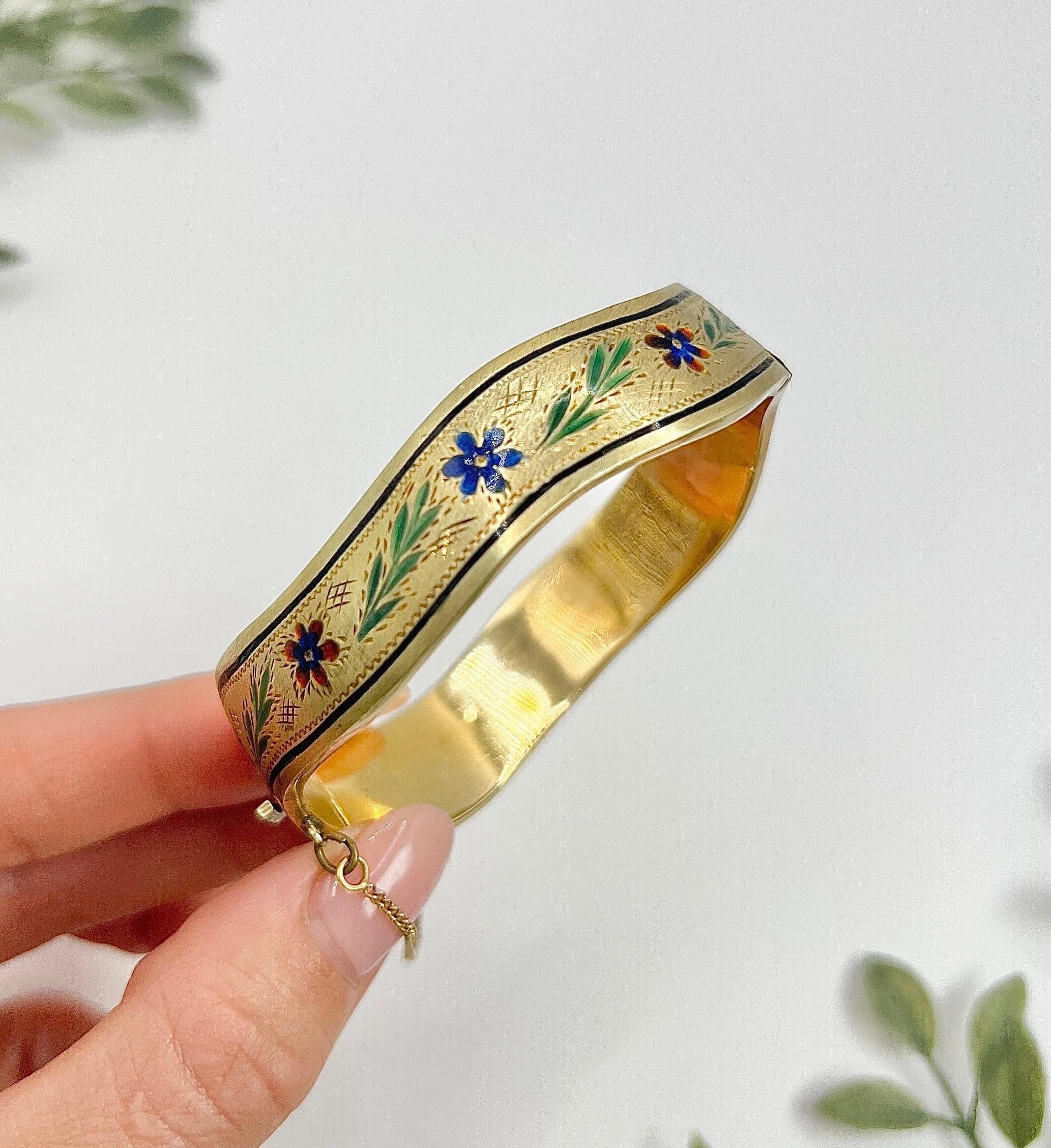 Antiker Blumenarmreif aus 14 Karat Gelbgold, edwardianische Emaille, Wellenförmiger Armreif (Edwardian) im Angebot