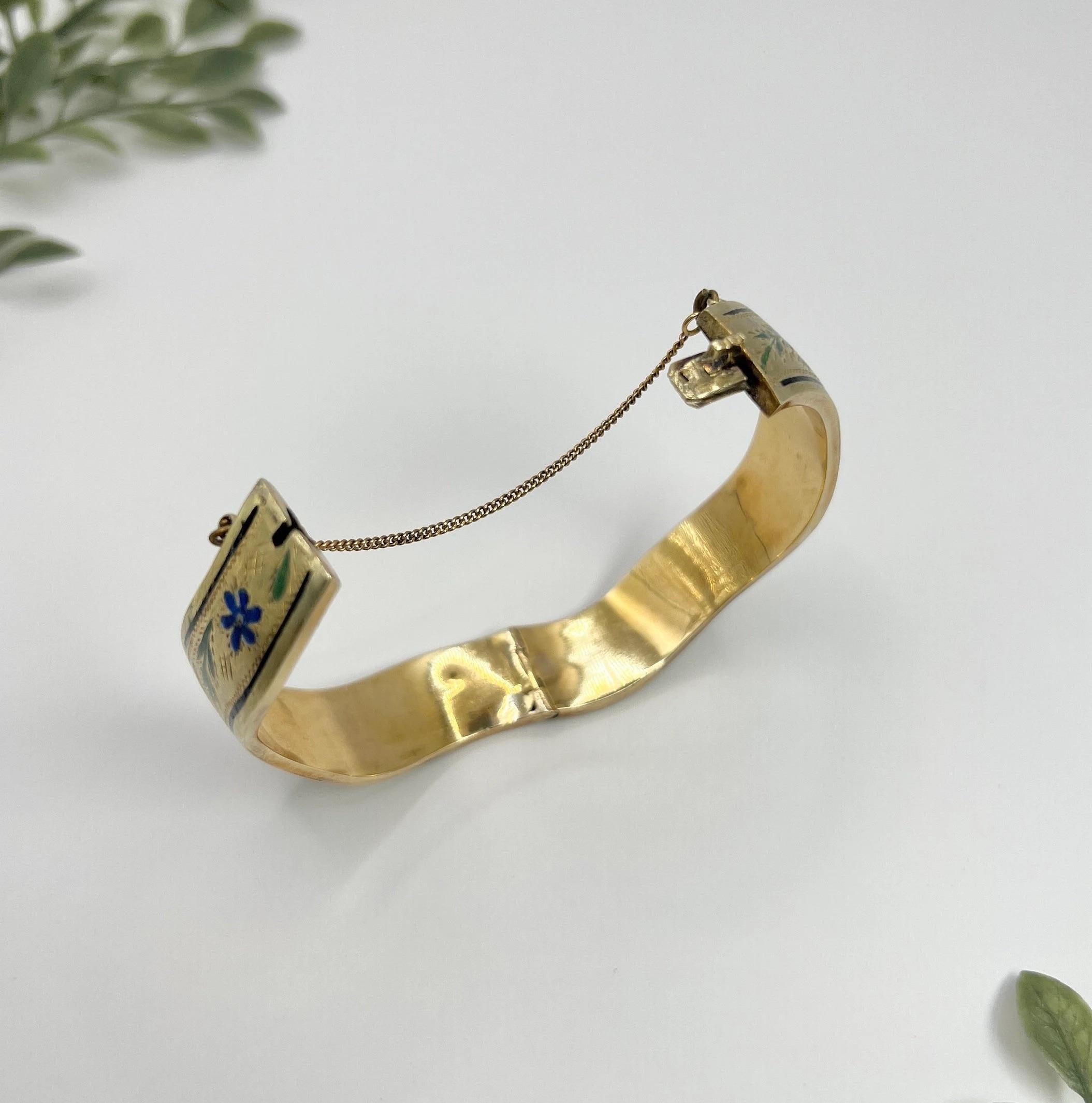Antiker Blumenarmreif aus 14 Karat Gelbgold, edwardianische Emaille, Wellenförmiger Armreif im Angebot 2