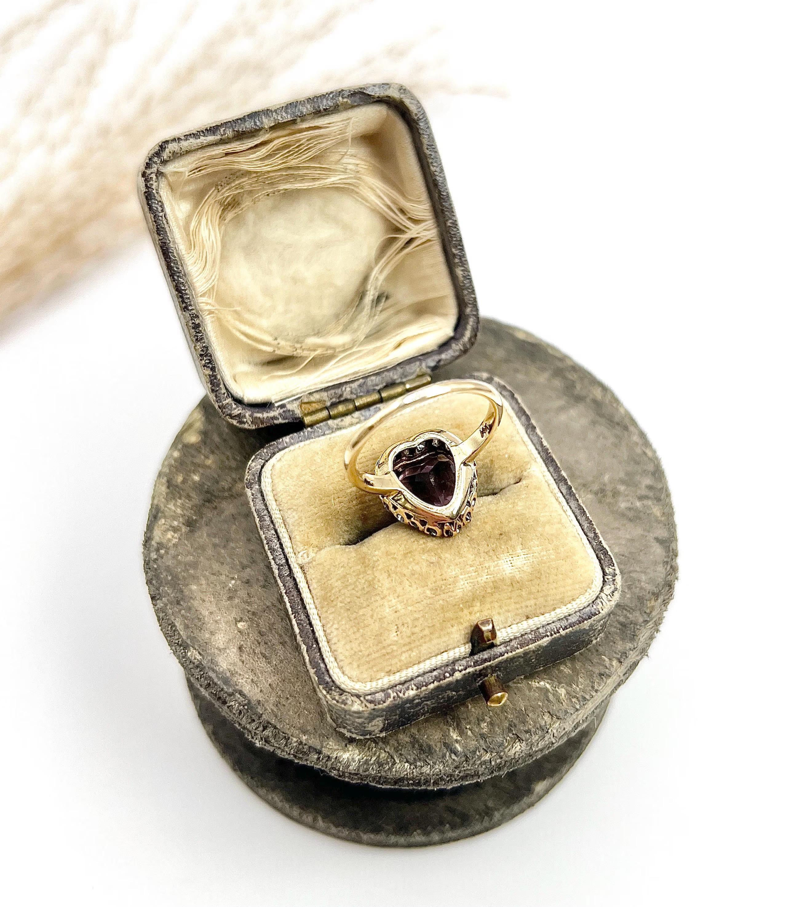 Bague édouardienne ancienne en or jaune 14 carats, améthyste en forme de cœur et grappe de diamants Unisexe en vente