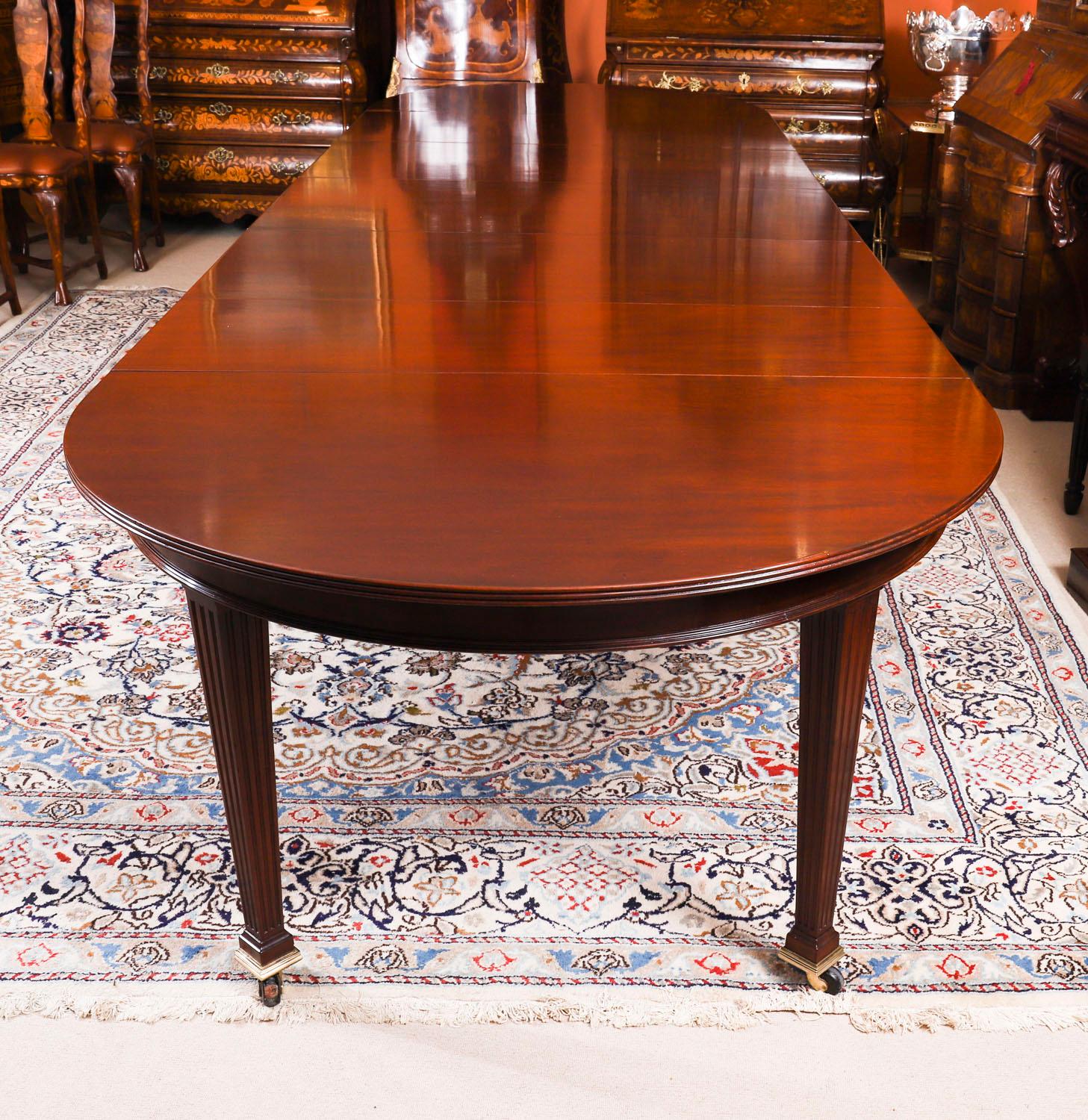 This is a large discerning antique late Victorian telescopic extending dining table, circa 1890 in date.
 
The table has five original leaves, can comfortably seat fourteen and has been hand-crafted from solid flame mahogany with a beautiful grain