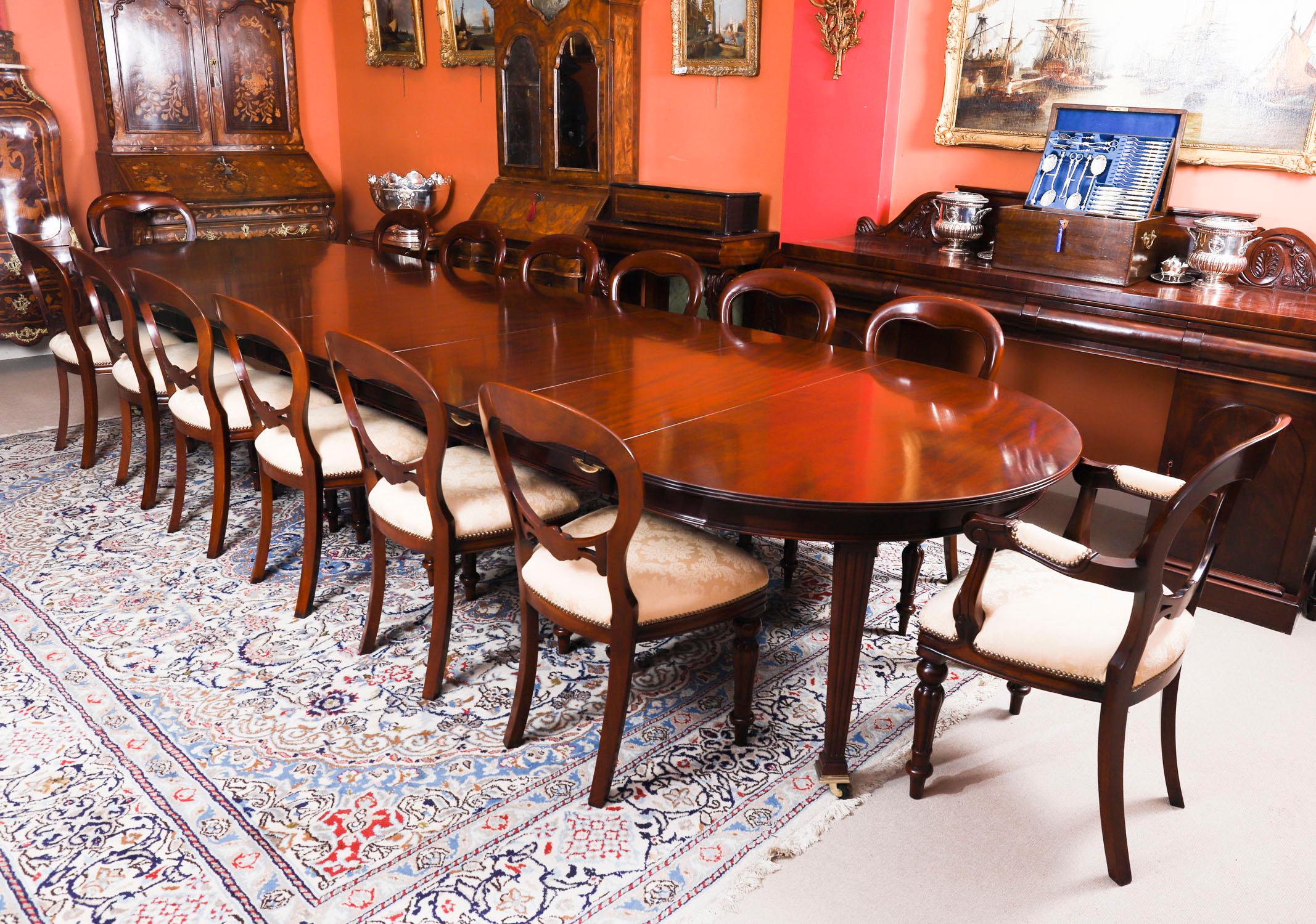 Late Victorian Antique 14ft Flame Mahogany Telescopic Extending Dining Table 19th Century For Sale