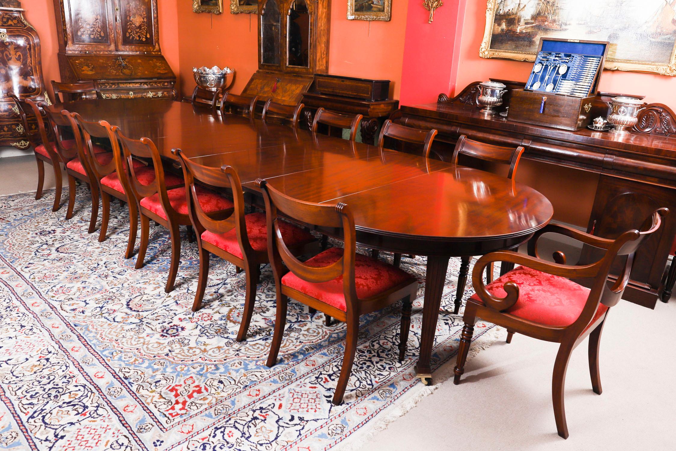 English Antique 14ft Flame Mahogany Telescopic Extending Dining Table 19th Century For Sale