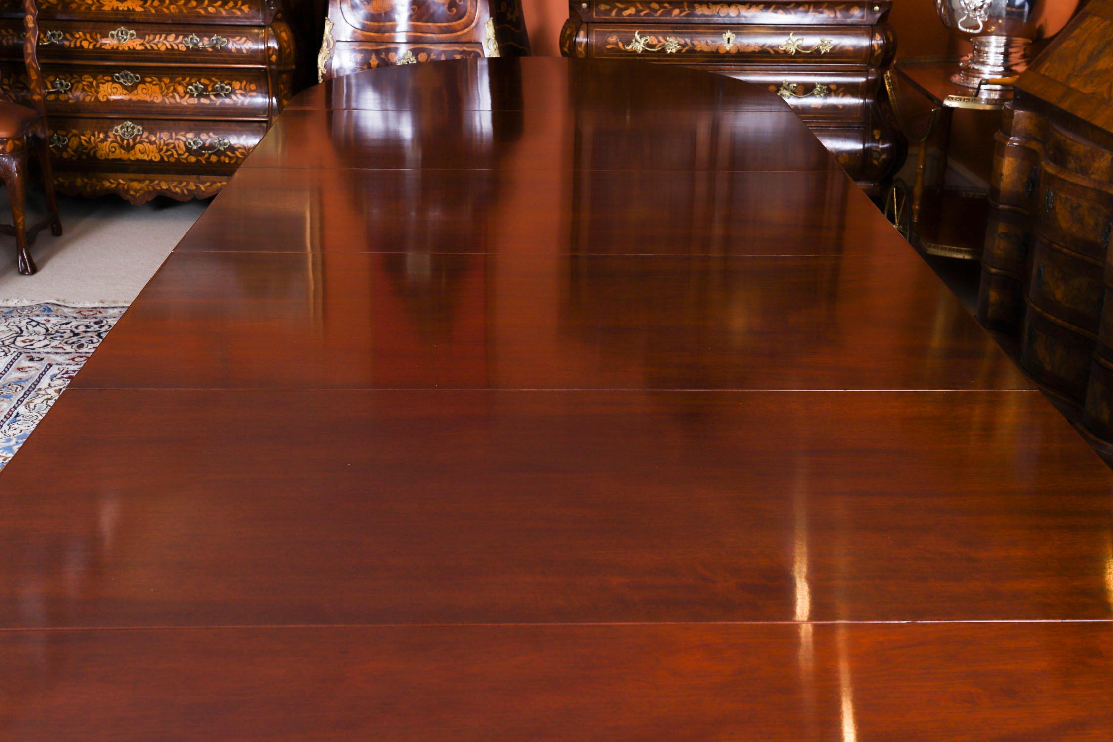 Antique 14ft Flame Mahogany Telescopic Extending Dining Table 19th Century In Good Condition For Sale In London, GB