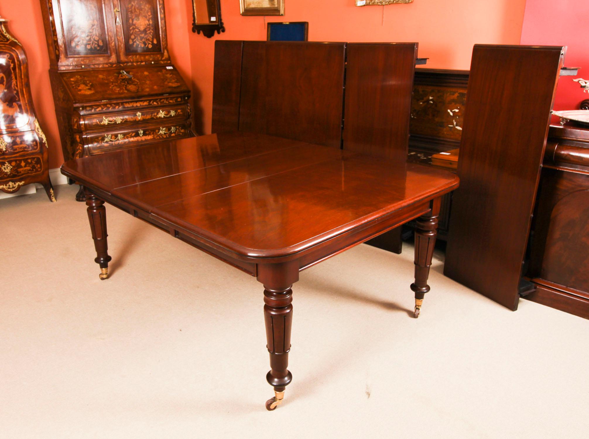 Ancienne table de salle à manger William IV 19ème siècle & 16 chaises à dossier ballon en vente 7