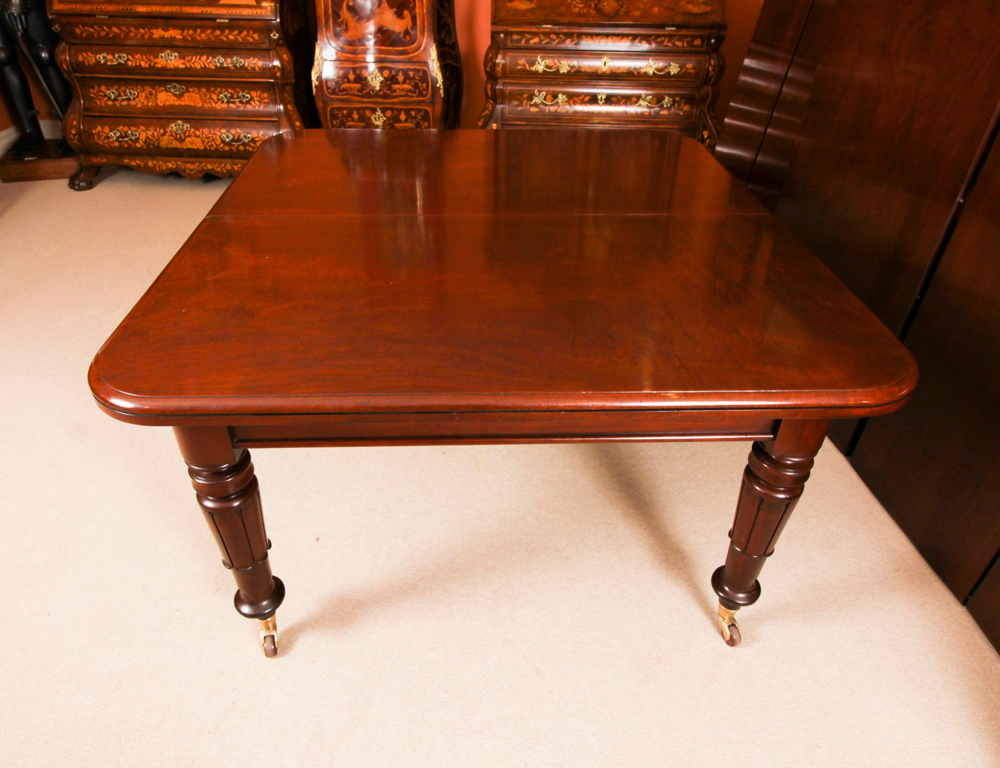 Ancienne table de salle à manger William IV 19ème siècle & 16 chaises à dossier ballon en vente 9