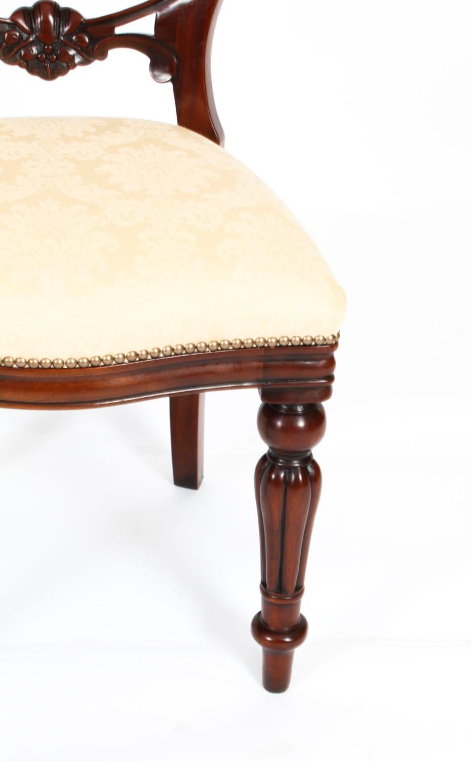 Ancienne table de salle à manger William IV 19ème siècle & 16 chaises à dossier ballon en vente 15