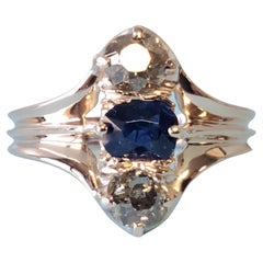 Antiker 14k 3 Stein Ring mit blauem Saphir im Minenschliff im Minenschliff mit alten Eurodiamanten