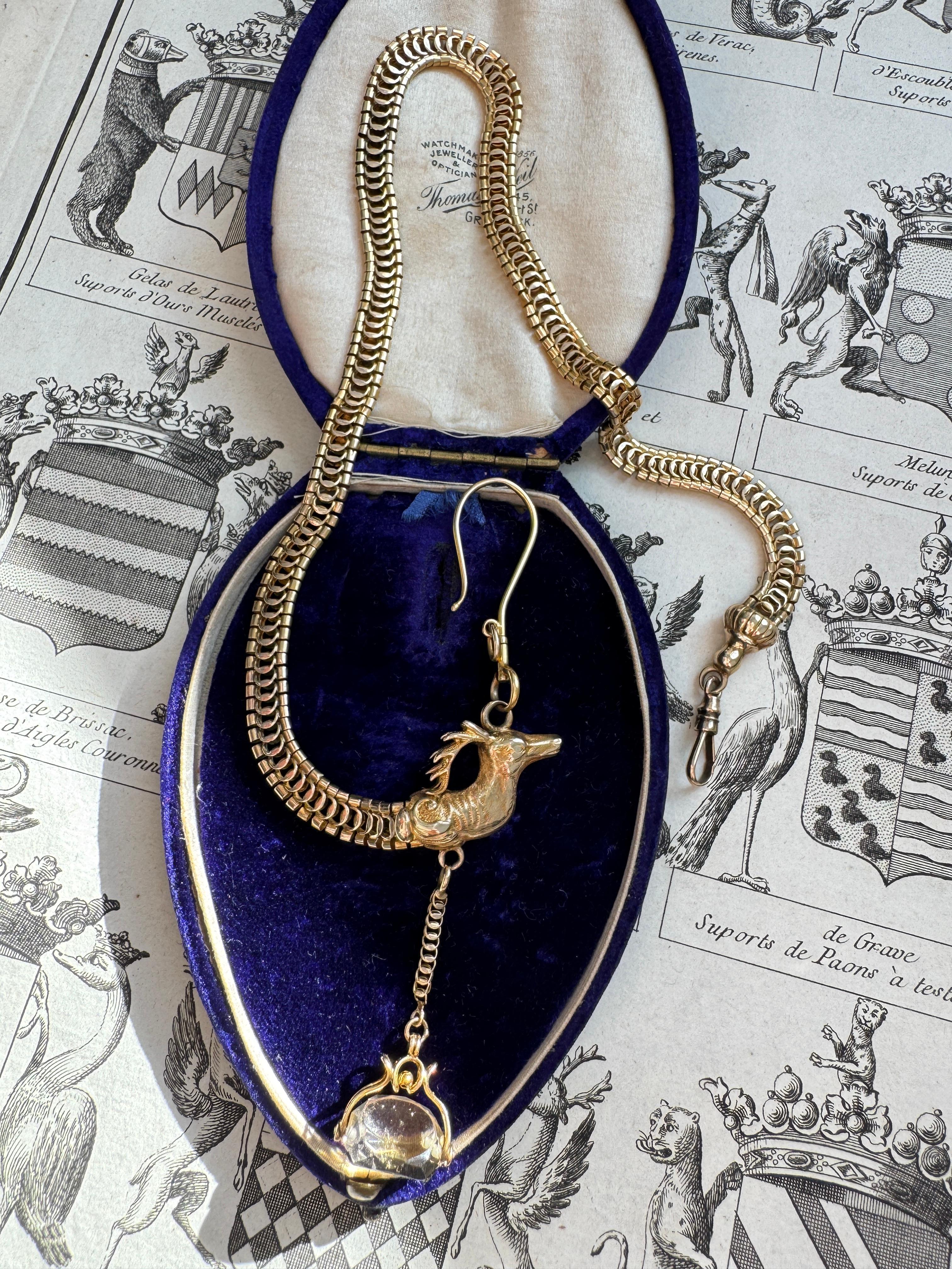 Questa rara e affascinante catena a maglie antiche articolate è destinata a diventare la tua collana preferita. Fabrice a mano in oro 14 carati, le sue maglie a mezzaluna si muovono con fluidità senza sforzo, catturando la luce a ogni movimento. Al