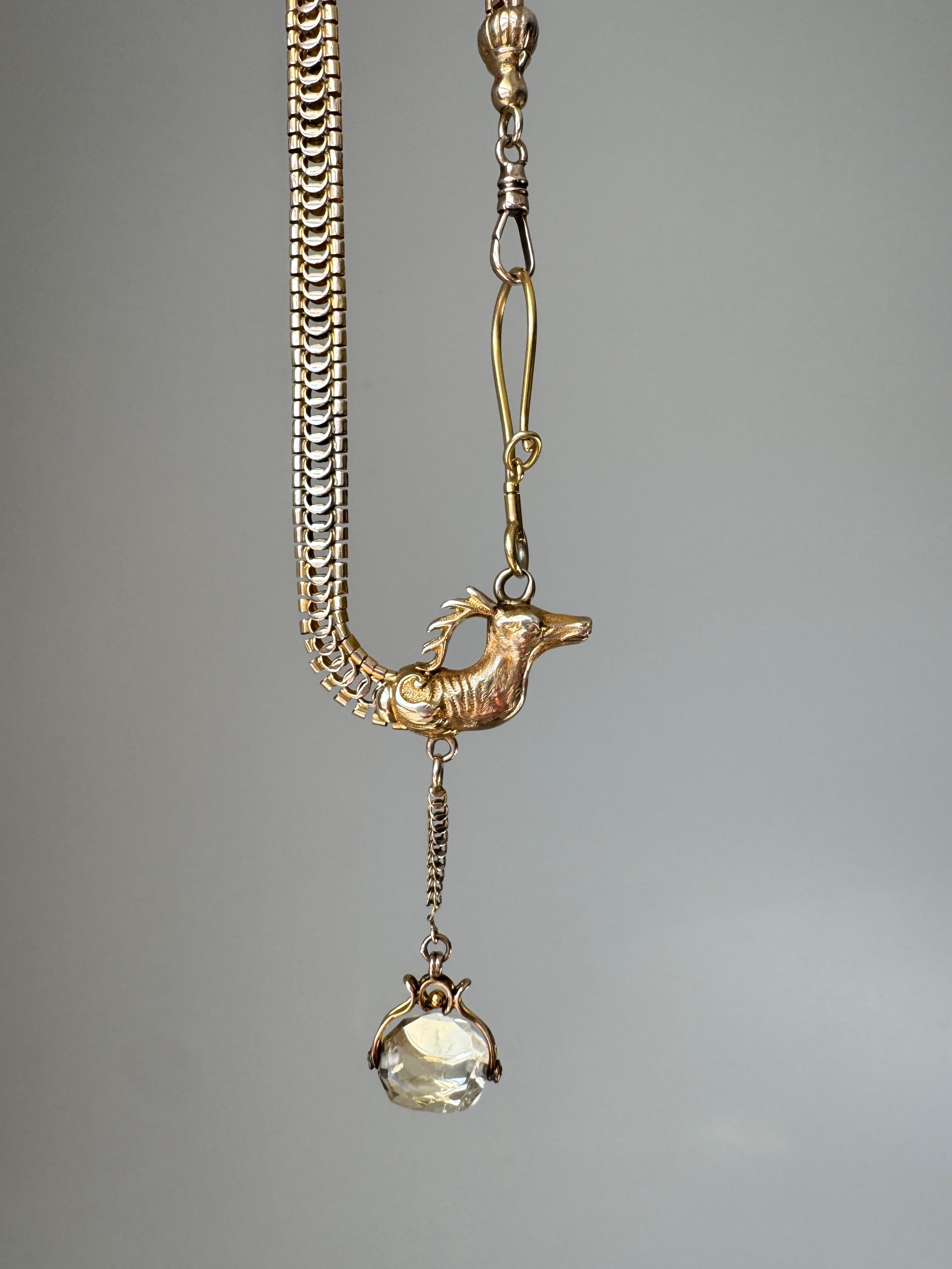 Taglio cuscino antico Antica catena per orologio e portachiavi a maglia fantasia 14K con testa di cervo e cervo d'alce in vendita