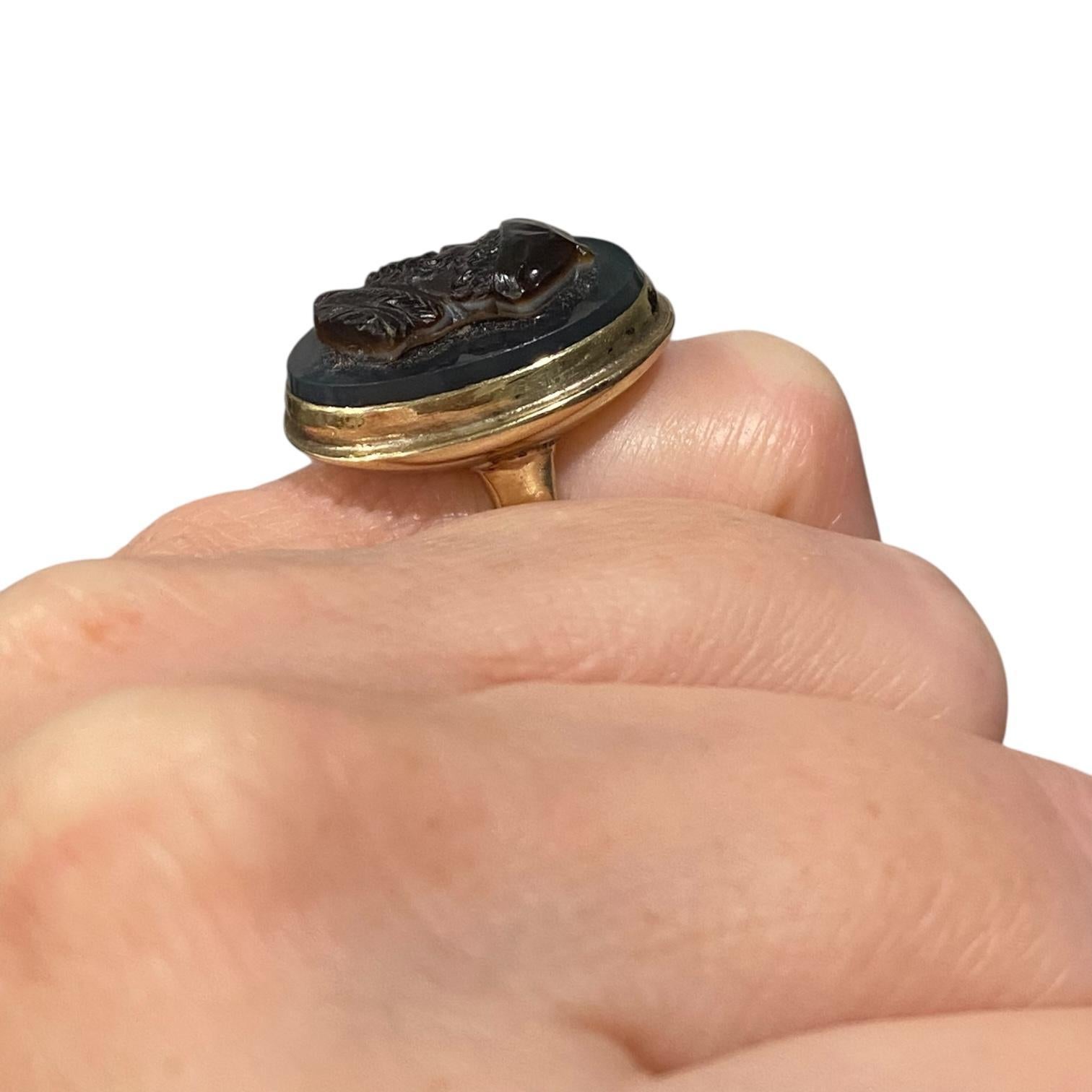 Bague ancienne en or 14K avec camée en agate en vente 4