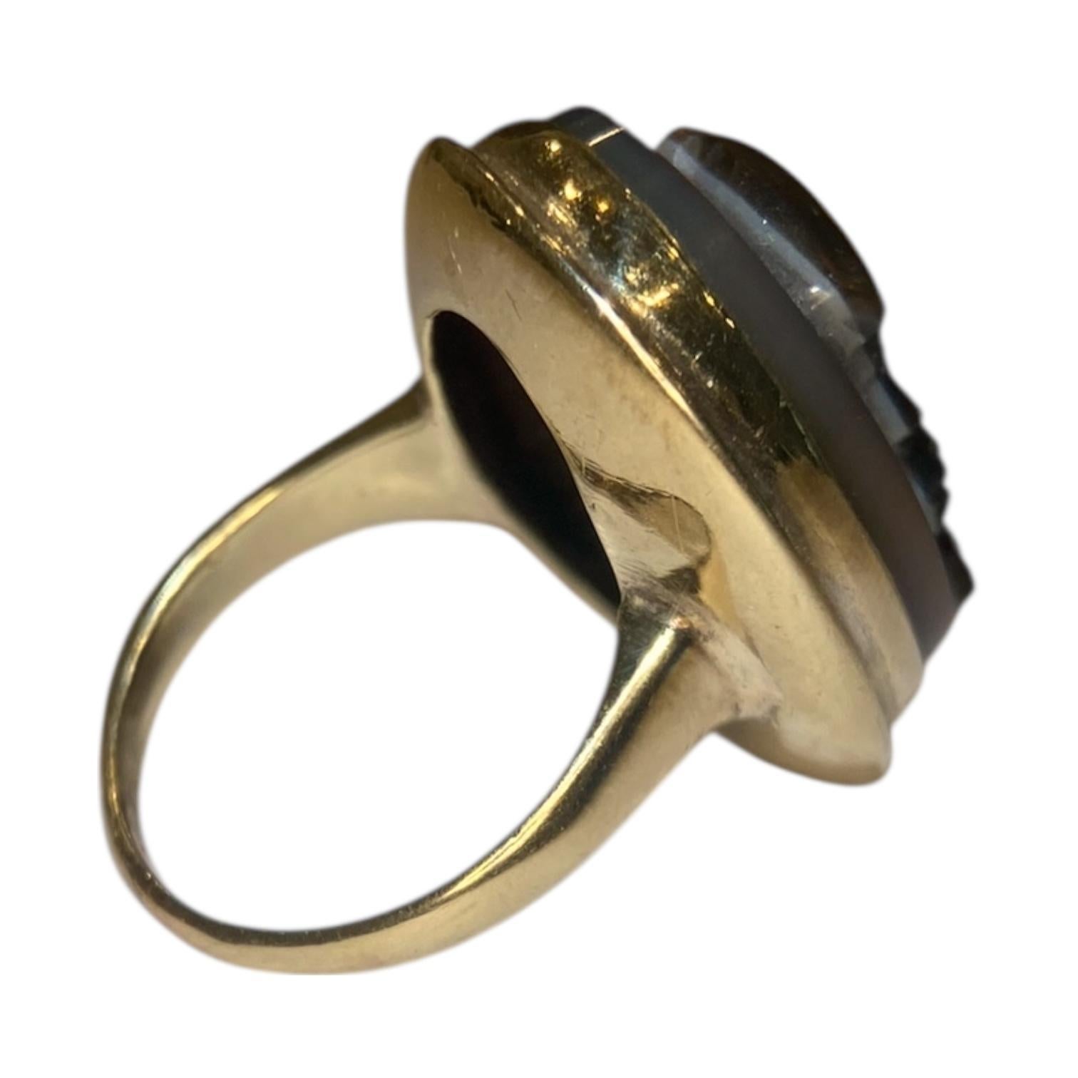 Bague ancienne en or 14K avec camée en agate Bon état - En vente à Henderson, NV
