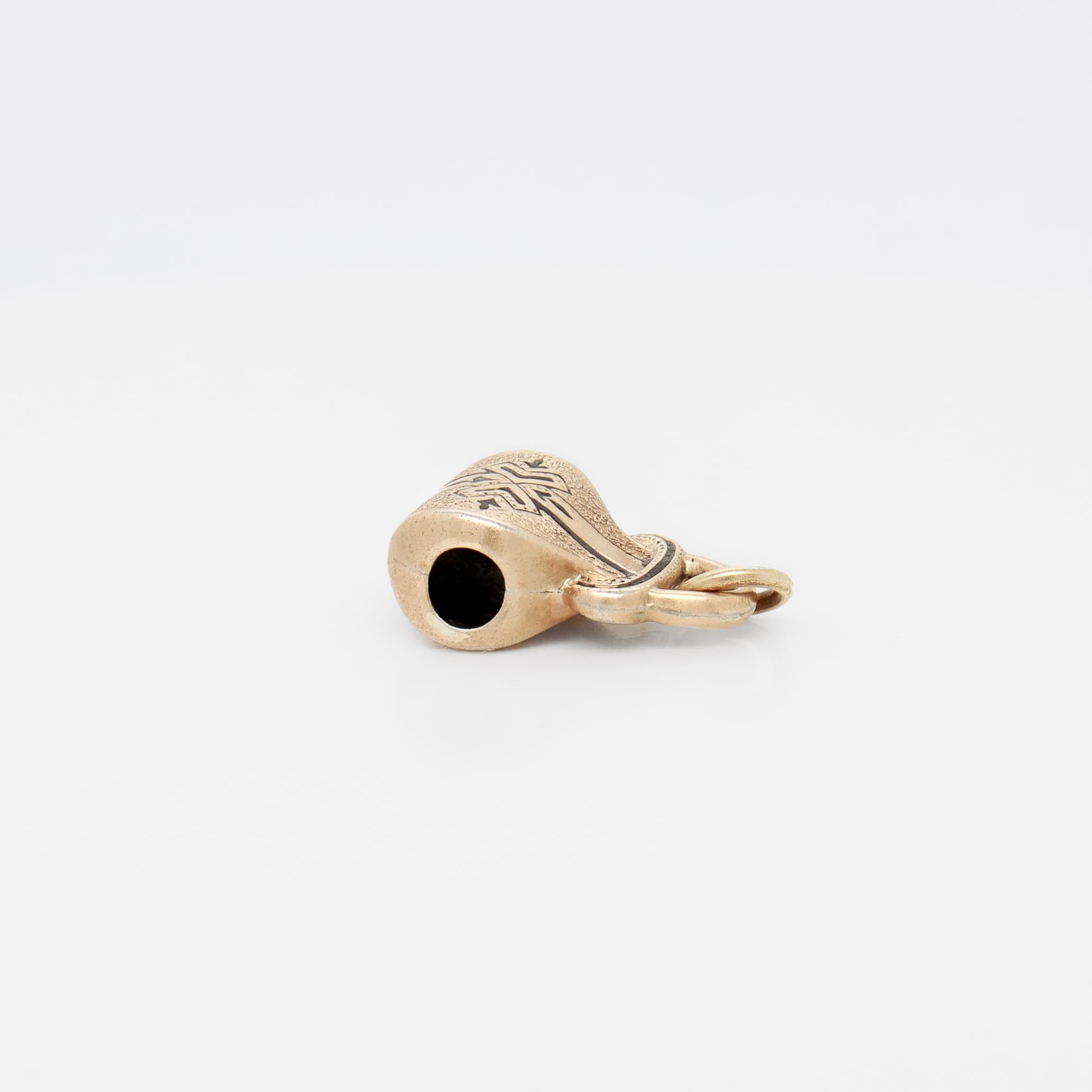 Charme antico a forma di borsetta in oro 14k e smalto nero per un bracciale in vendita 3