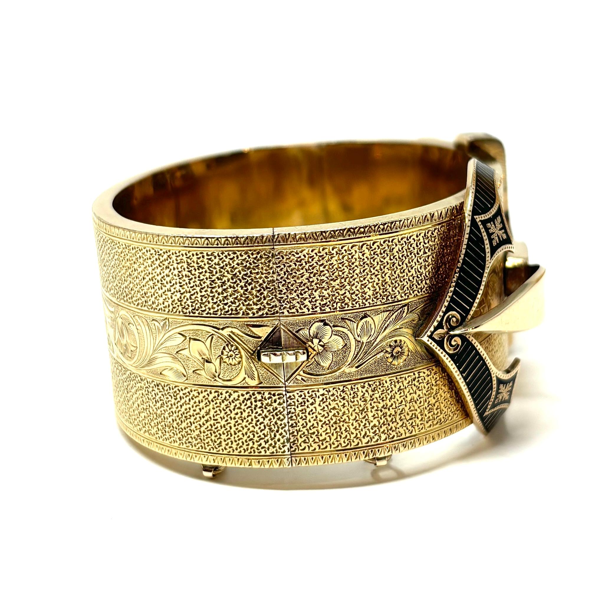 Bracelet ancien en or 14K et émail, Circa 1860-1880 en vente 1