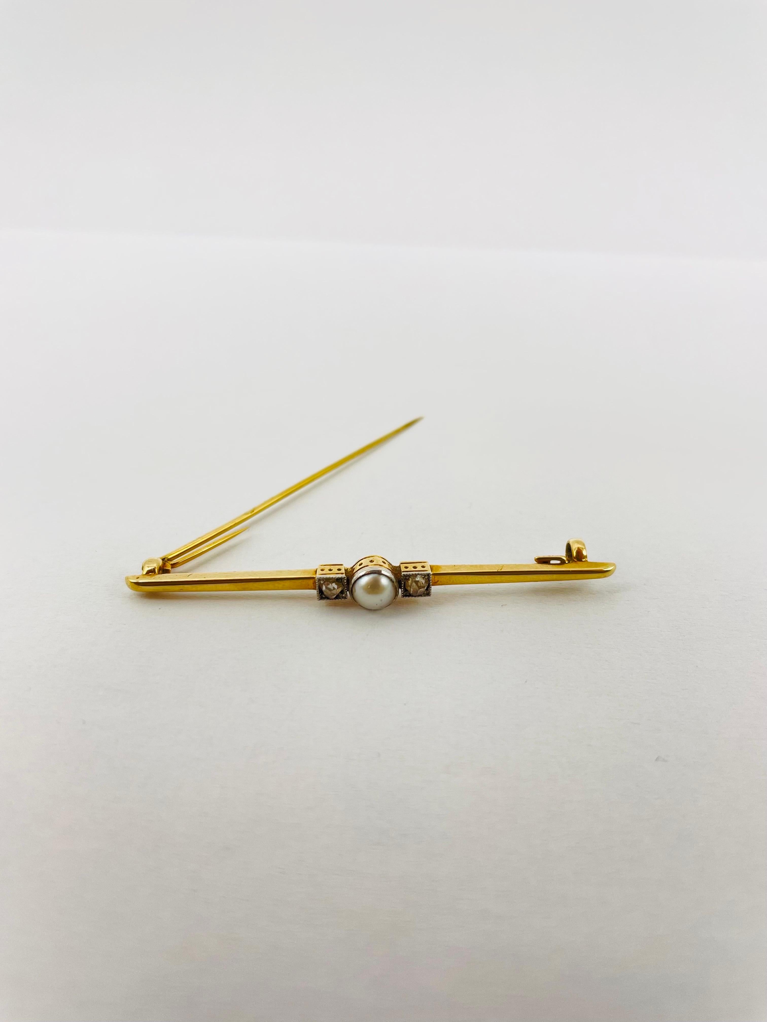 Antique 14k Gold Bar Brooch with Rose Cut Diamond and Pearl In Good Condition For Sale In Berlin, BE