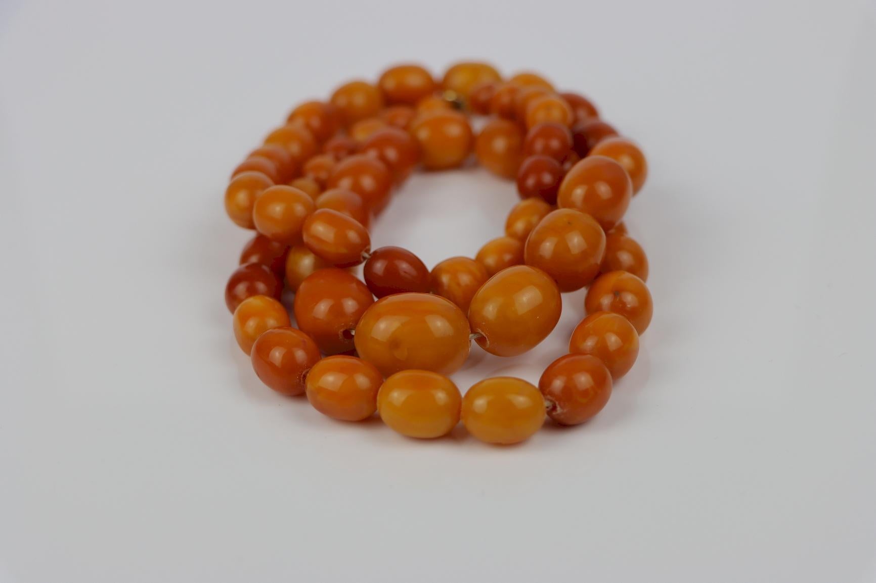 Oval Cut Antique 14K Gold Beeswax Amber Bead Necklace For Sale
