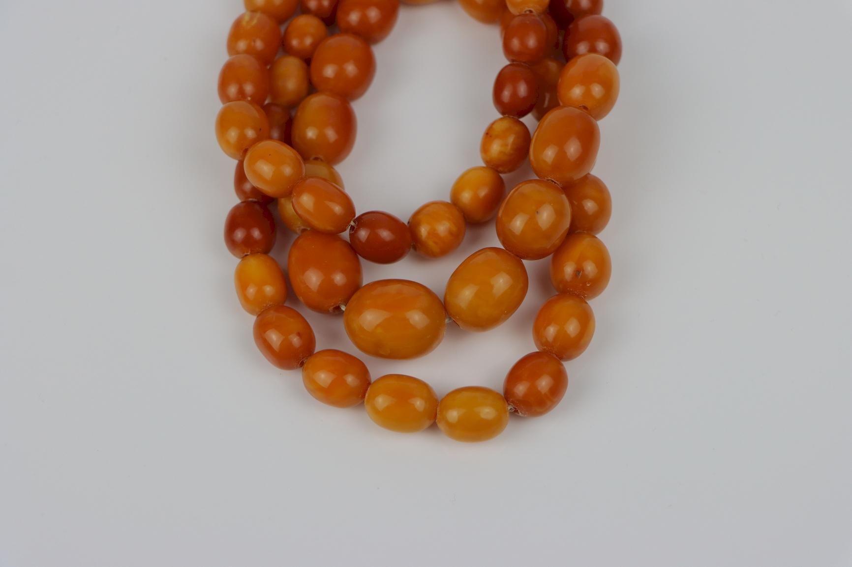Antique 14K Gold Beeswax Amber Bead Necklace In Good Condition For Sale In Flushing, NY