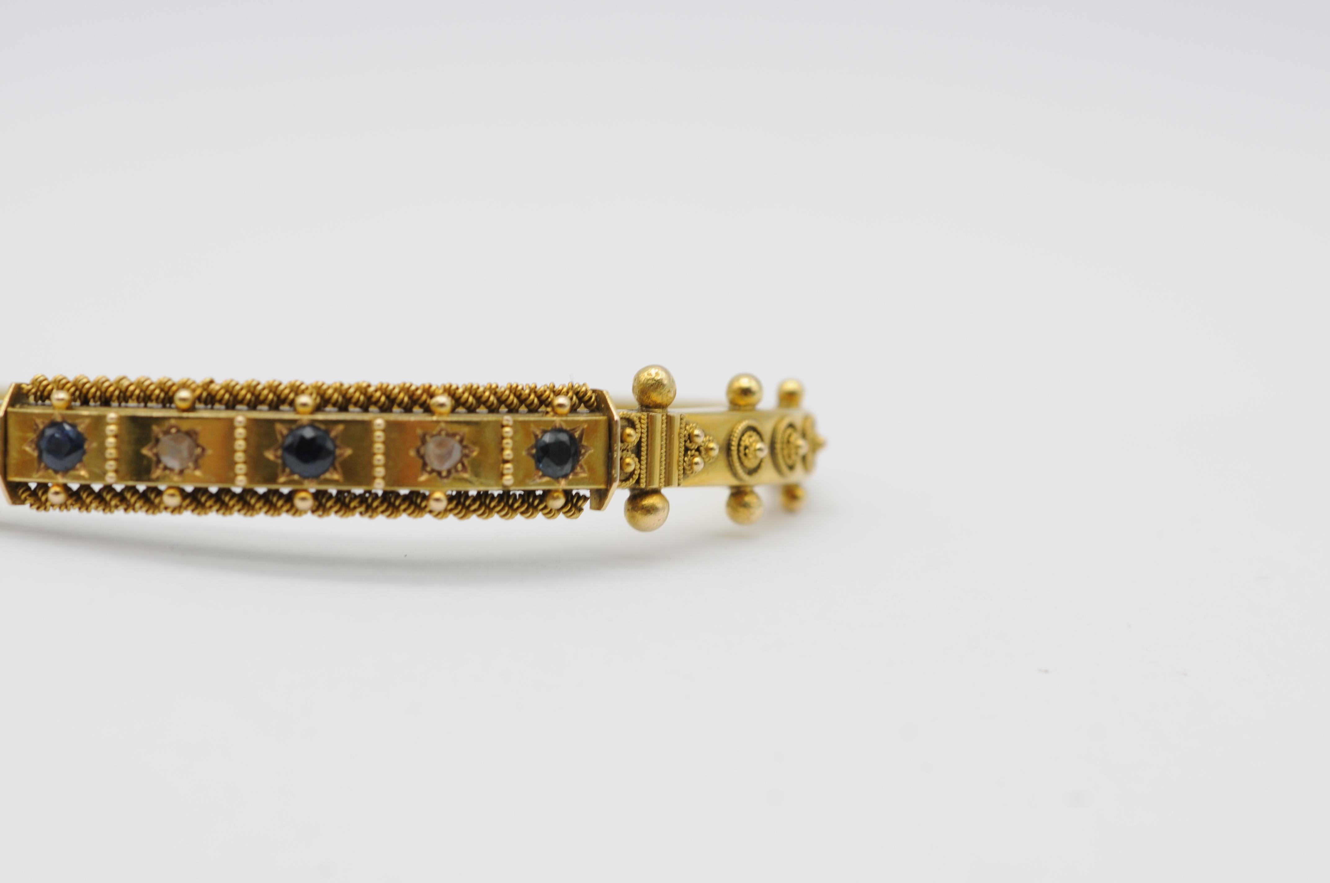 Taille mixte Bracelet ancien en or 14 carats avec diamants et saphirs taille ancienne, fermoir de sécurité en vente