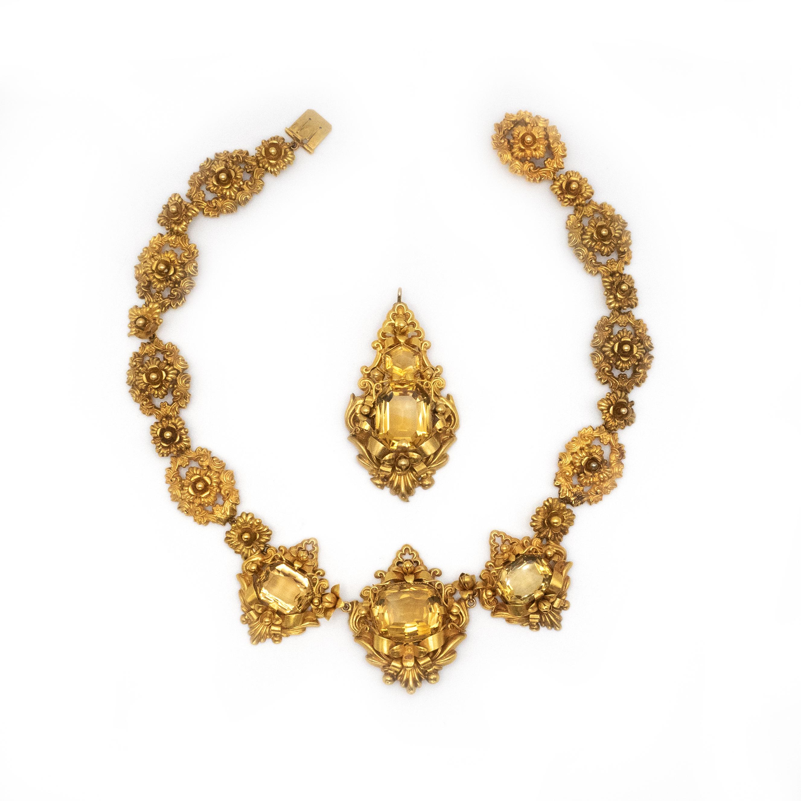 Taglio cuscino Antico set di orecchini e anelli con pendente Citrino in oro 14K in vendita