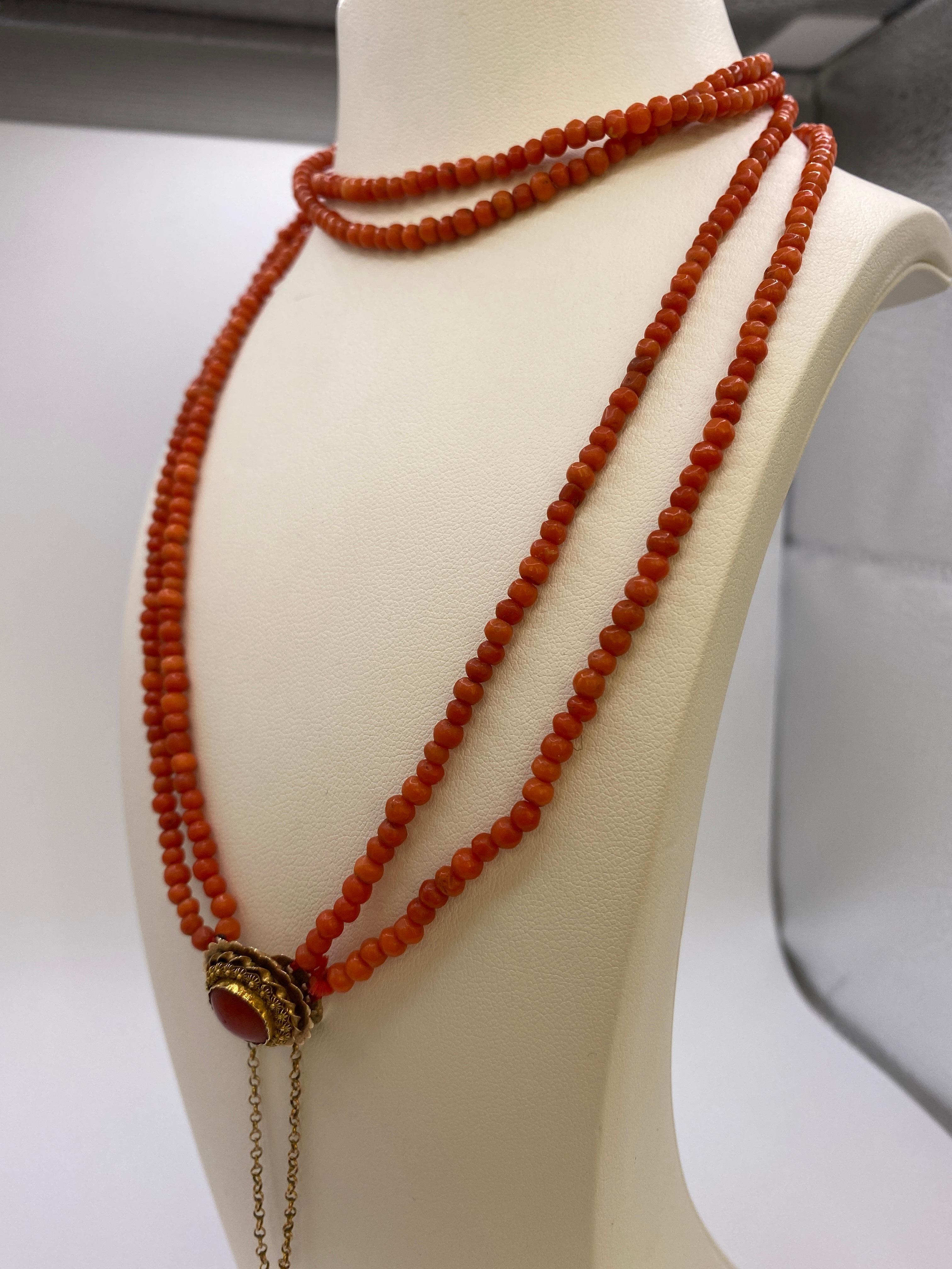 Antique 14k Gold Coral Beaded Necklace In Good Condition For Sale In AMSTERDAM, NL