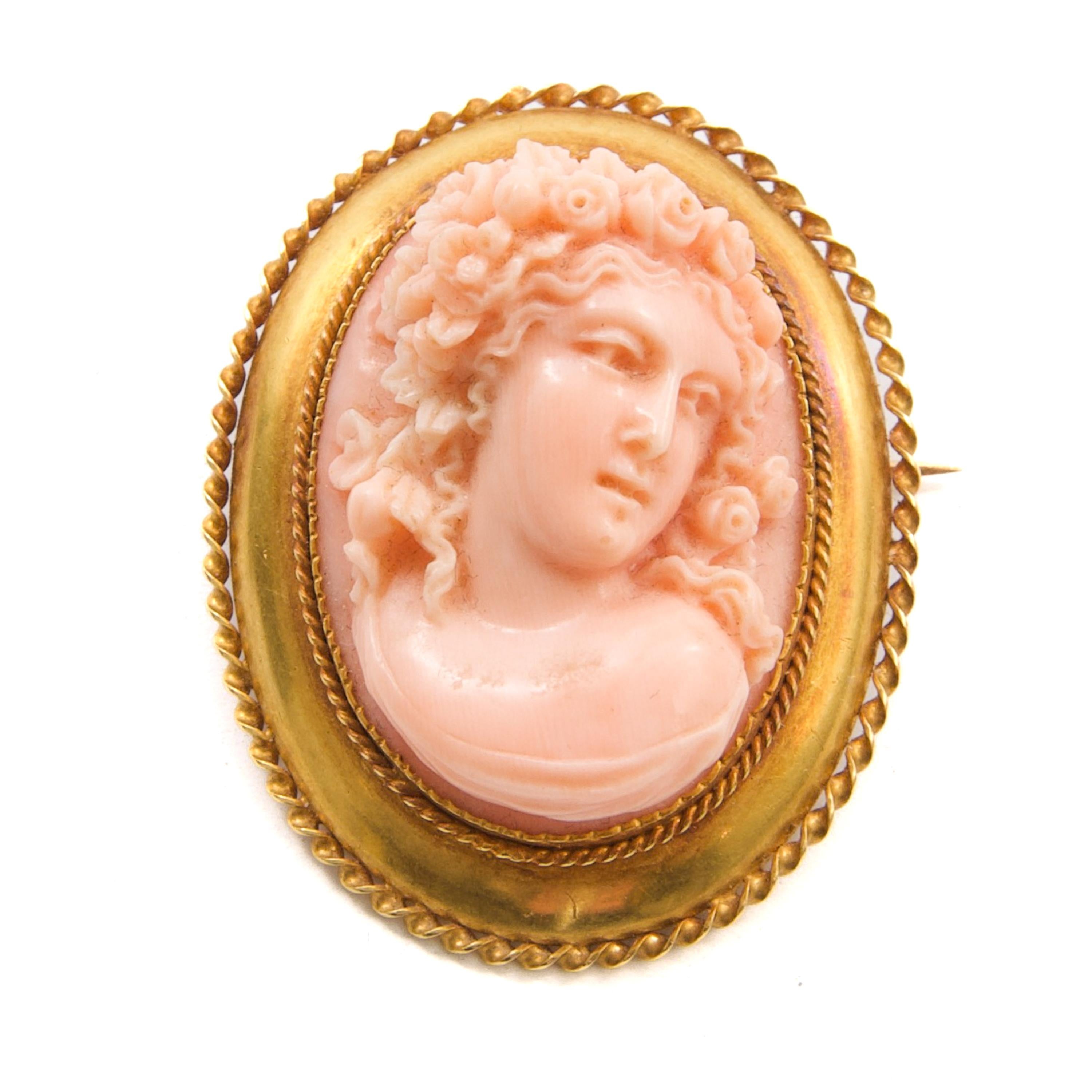 Femenino o masculino Broche antiguo de oro de 14 quilates con camafeo de coral que representa a la diosa romana Flora en venta