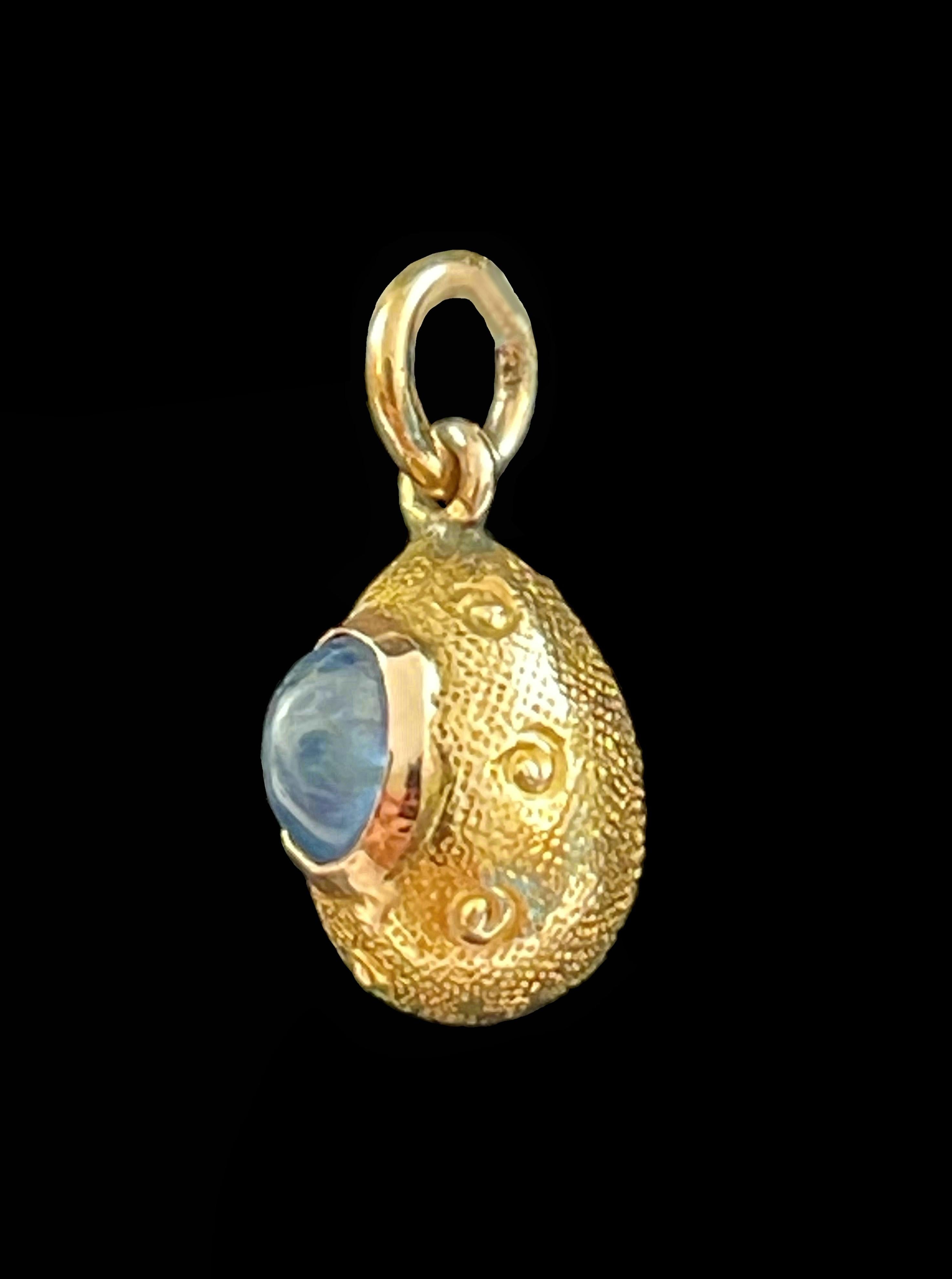 Cabochon Antique 14K Gold & Cornflower Blue Sapphire Egg Pendant - Early 20th Century