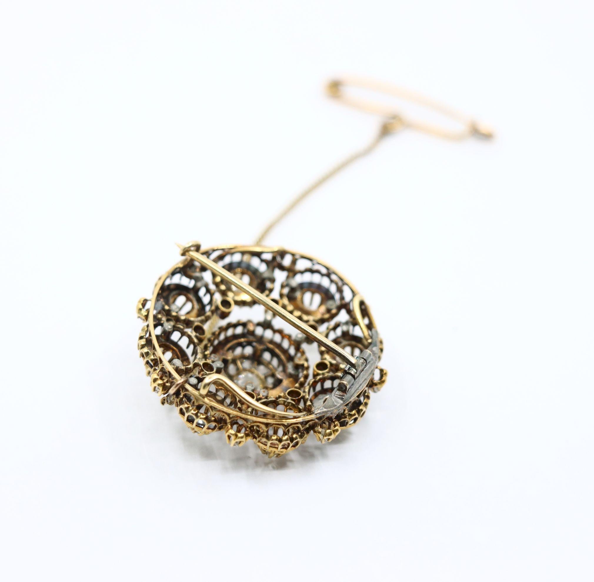 Broche antiguo de oro de 14 quilates con diamantes en venta 3