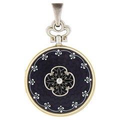 Colgante de medallón antiguo de oro de 14 quilates con diamantes guilloché y esmalte púrpura floral