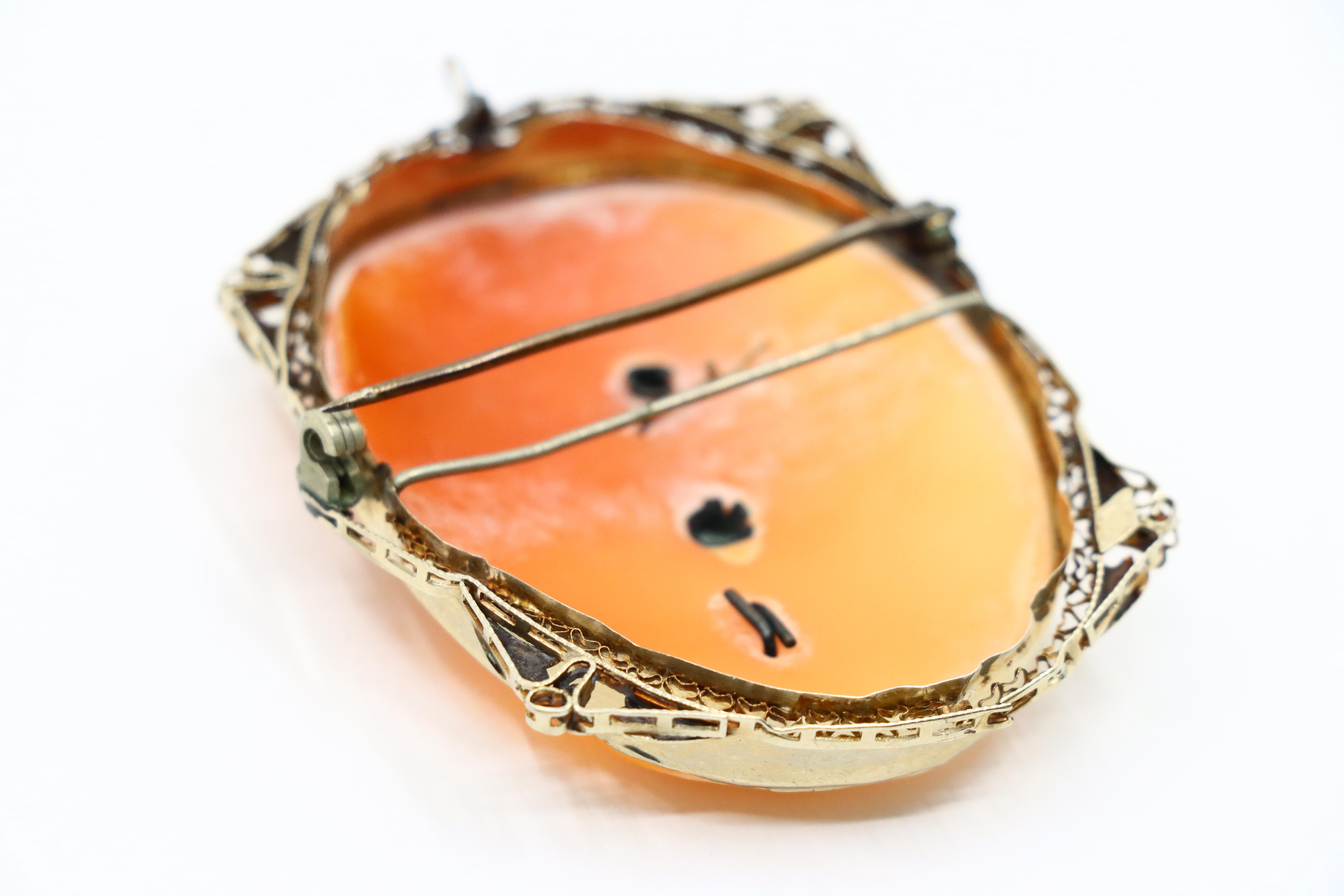 Antiguo Broche Camafeo Violinista de Oro de 14K con Diamantes en venta 6