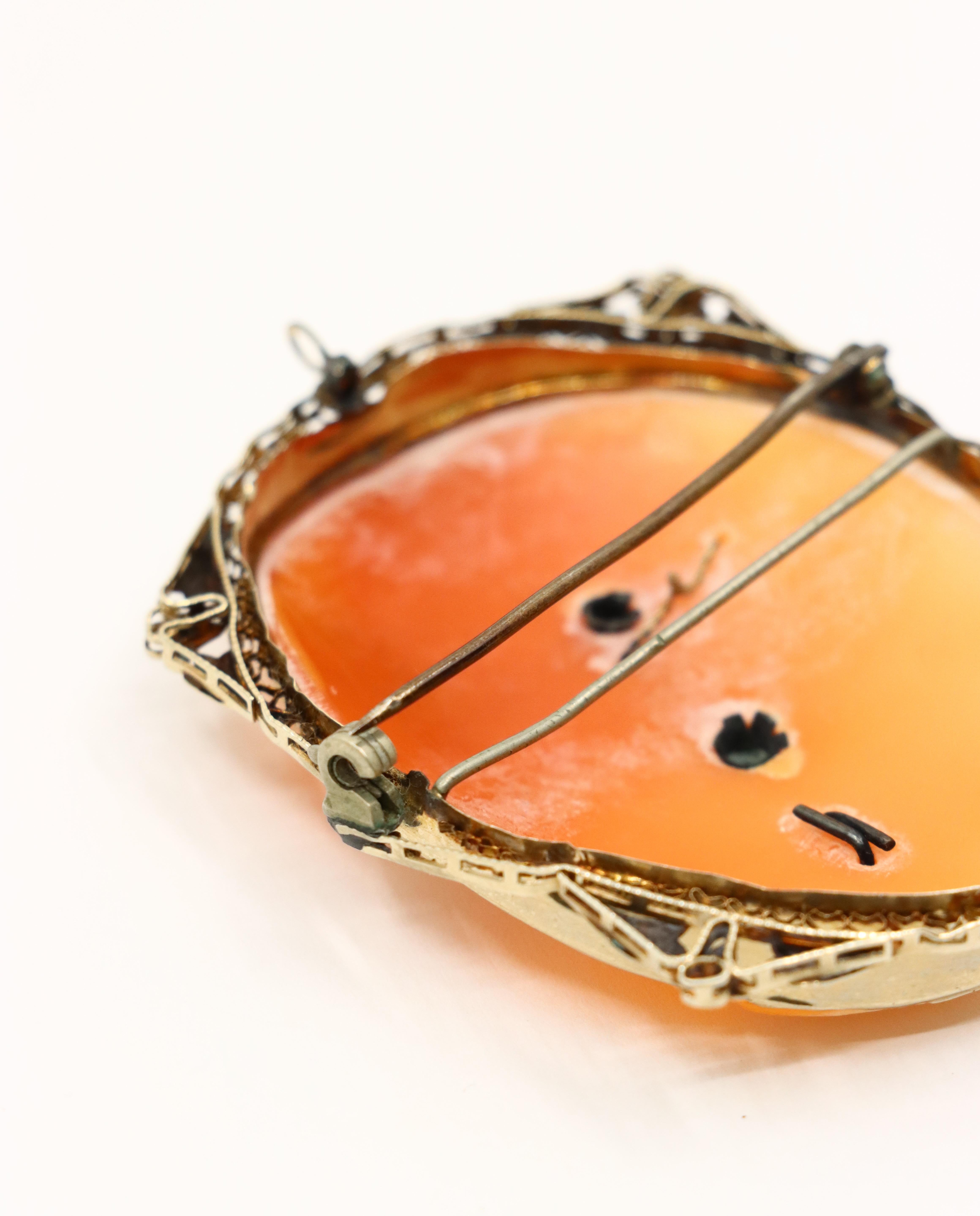 Antiguo Broche Camafeo Violinista de Oro de 14K con Diamantes en venta 7