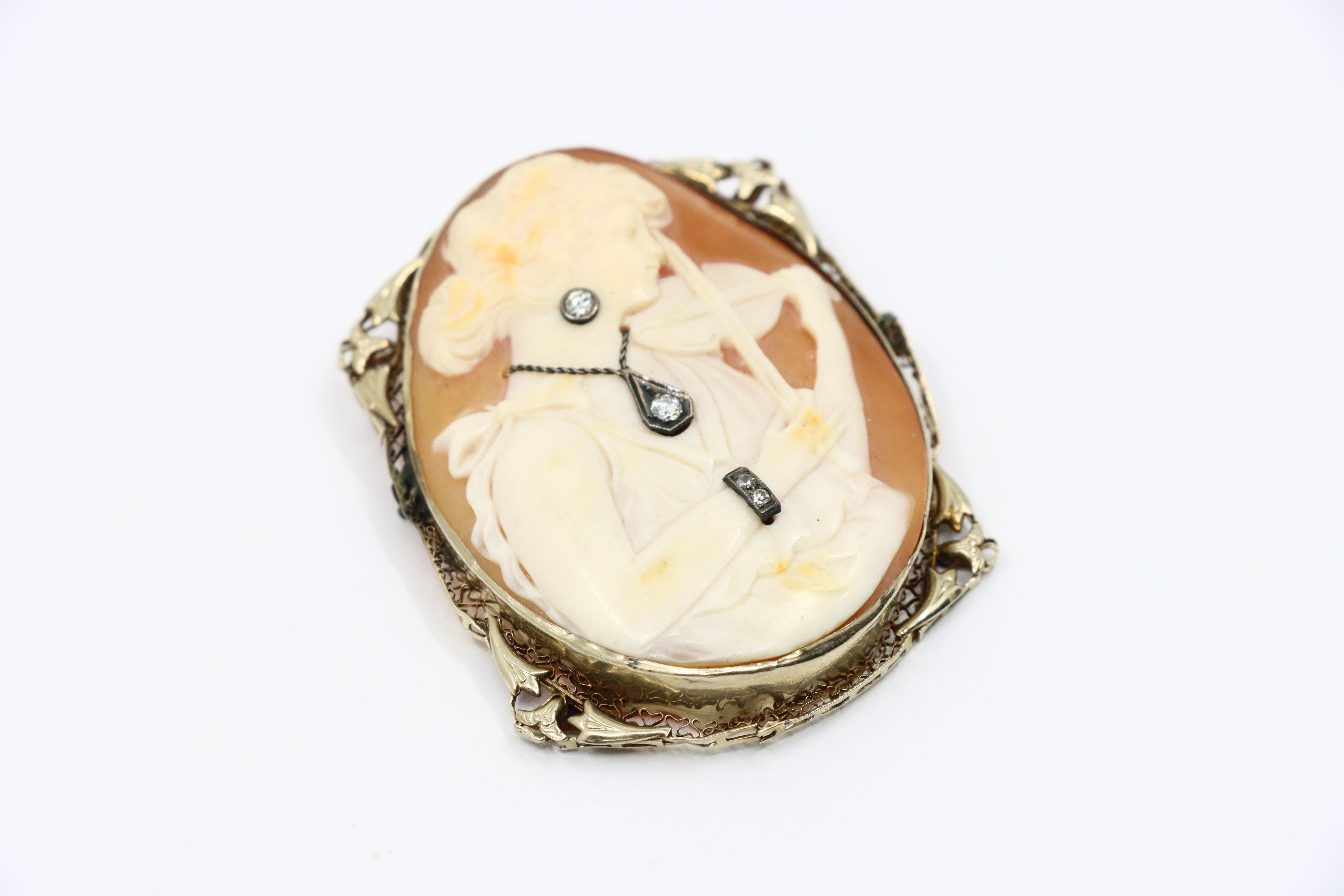 Antiguo Broche Camafeo Violinista de Oro de 14K con Diamantes en Bueno estado para la venta en Flushing, NY
