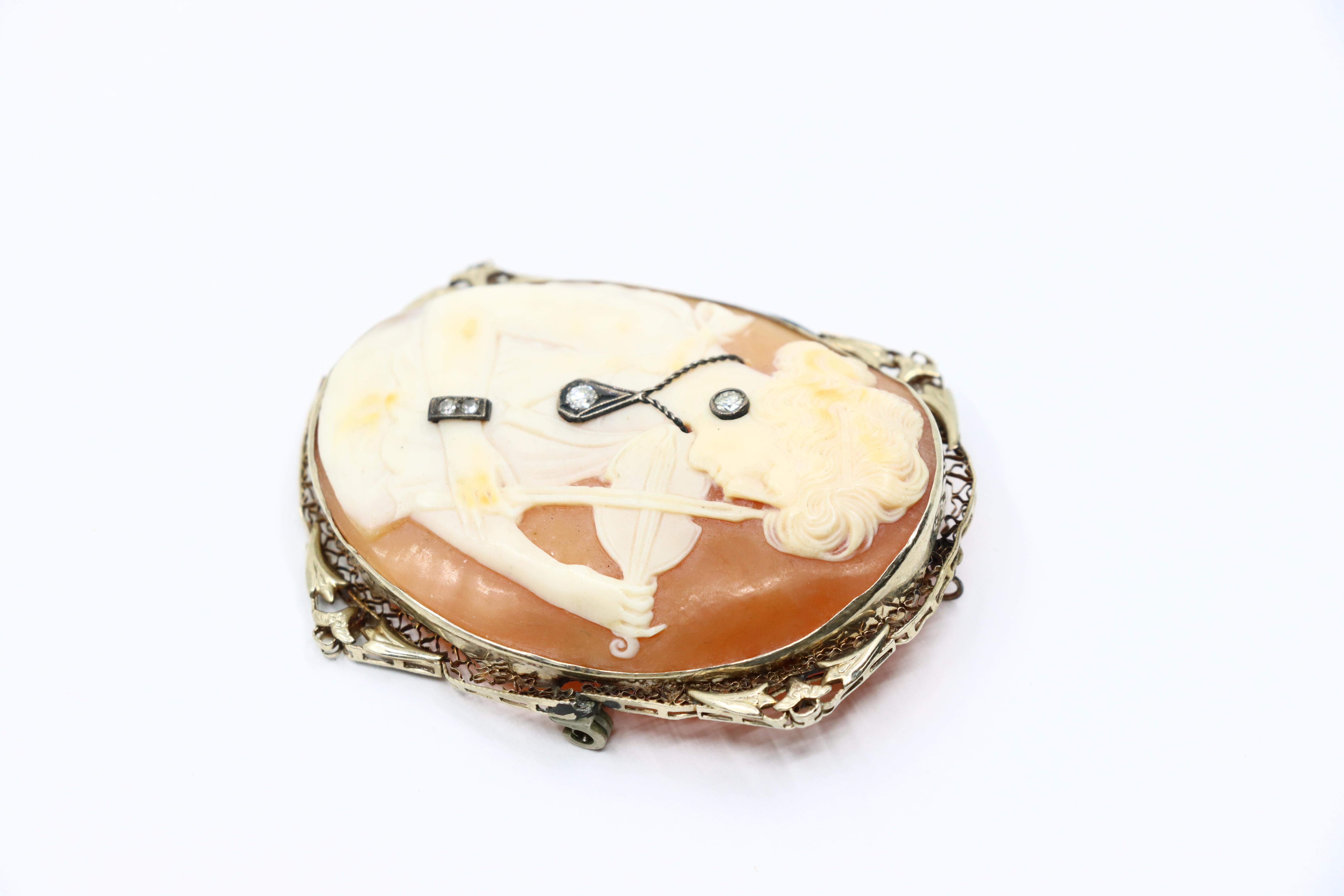 Femenino o masculino Antiguo Broche Camafeo Violinista de Oro de 14K con Diamantes en venta