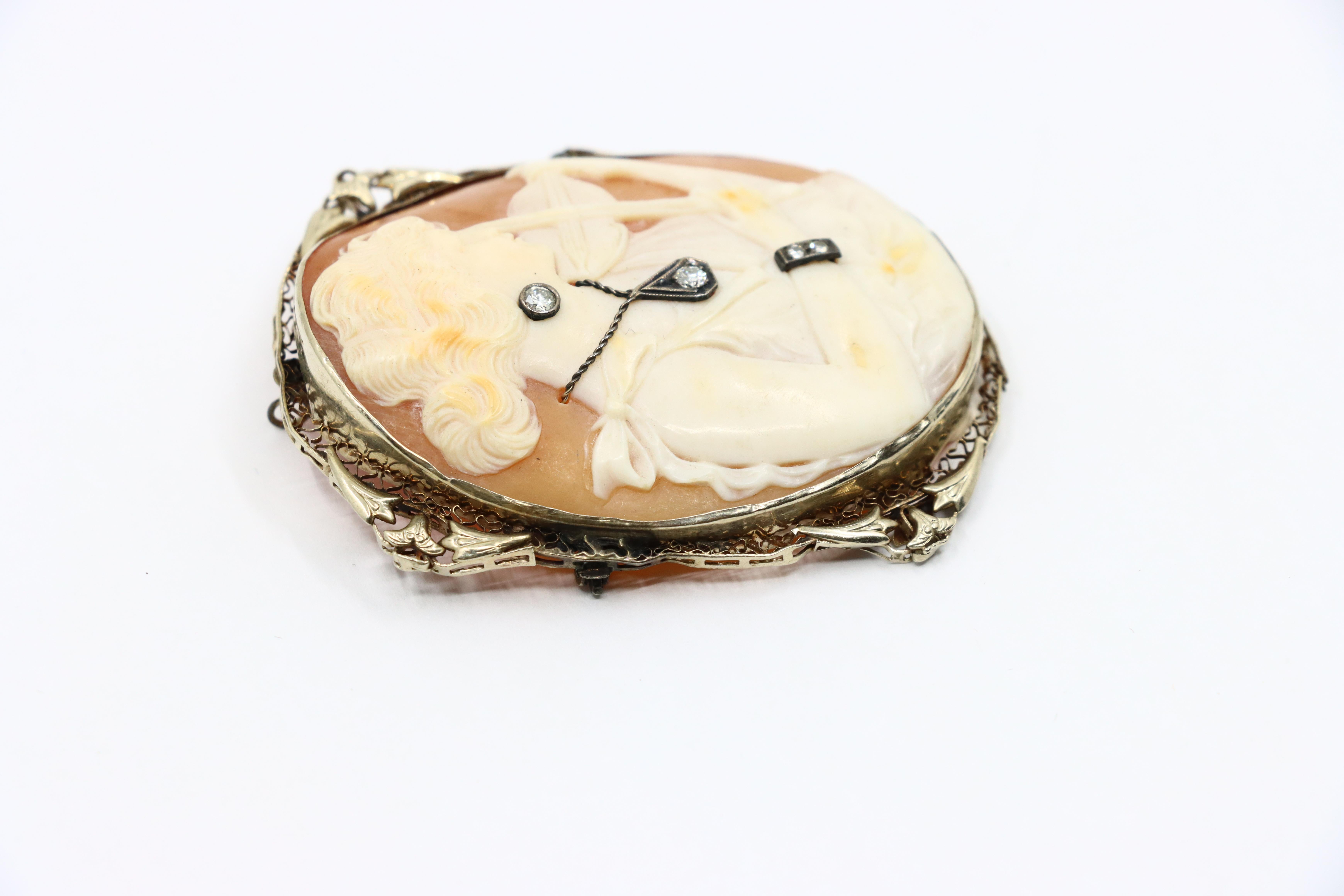 Antiguo Broche Camafeo Violinista de Oro de 14K con Diamantes en venta 1