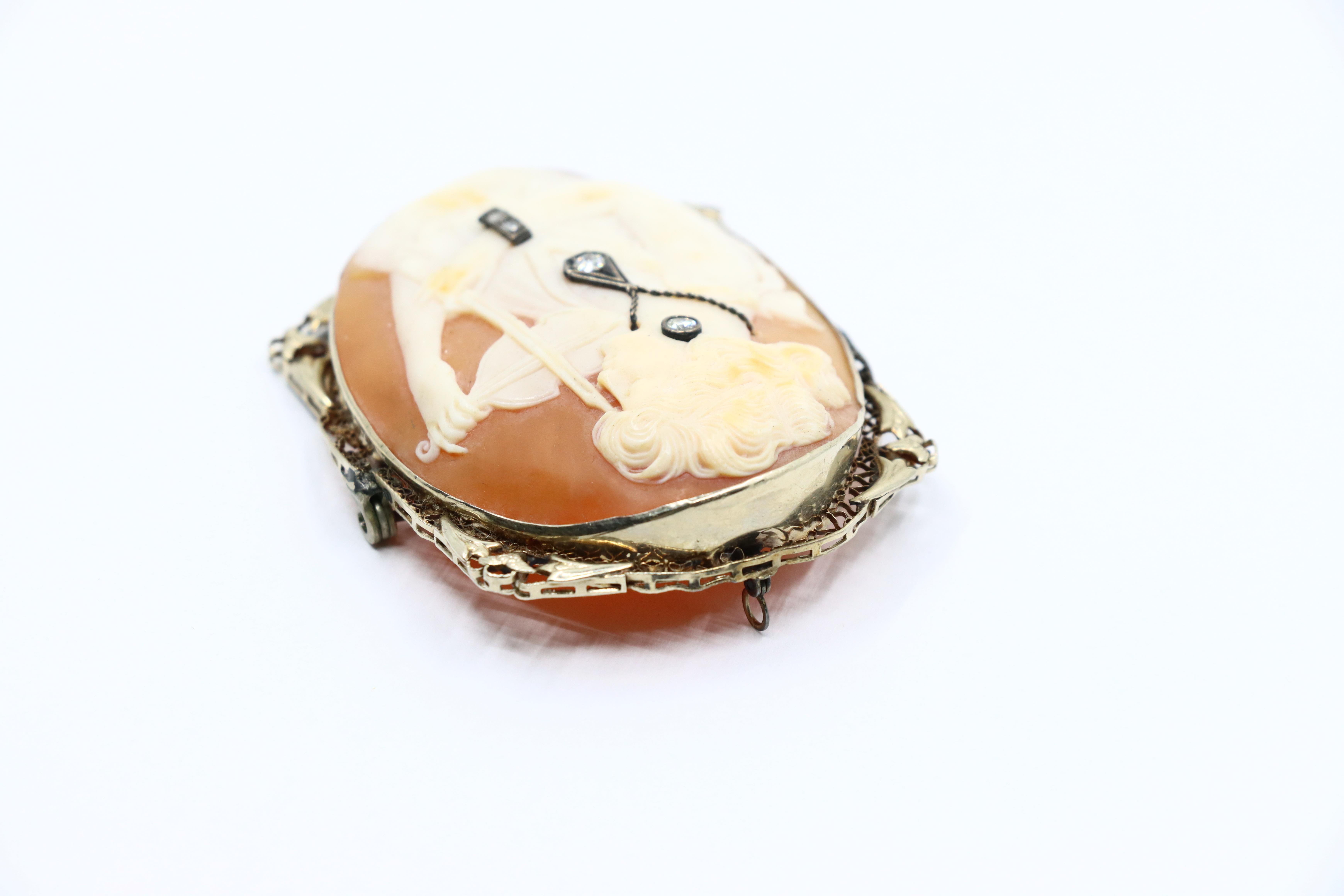 Antiguo Broche Camafeo Violinista de Oro de 14K con Diamantes en venta 2