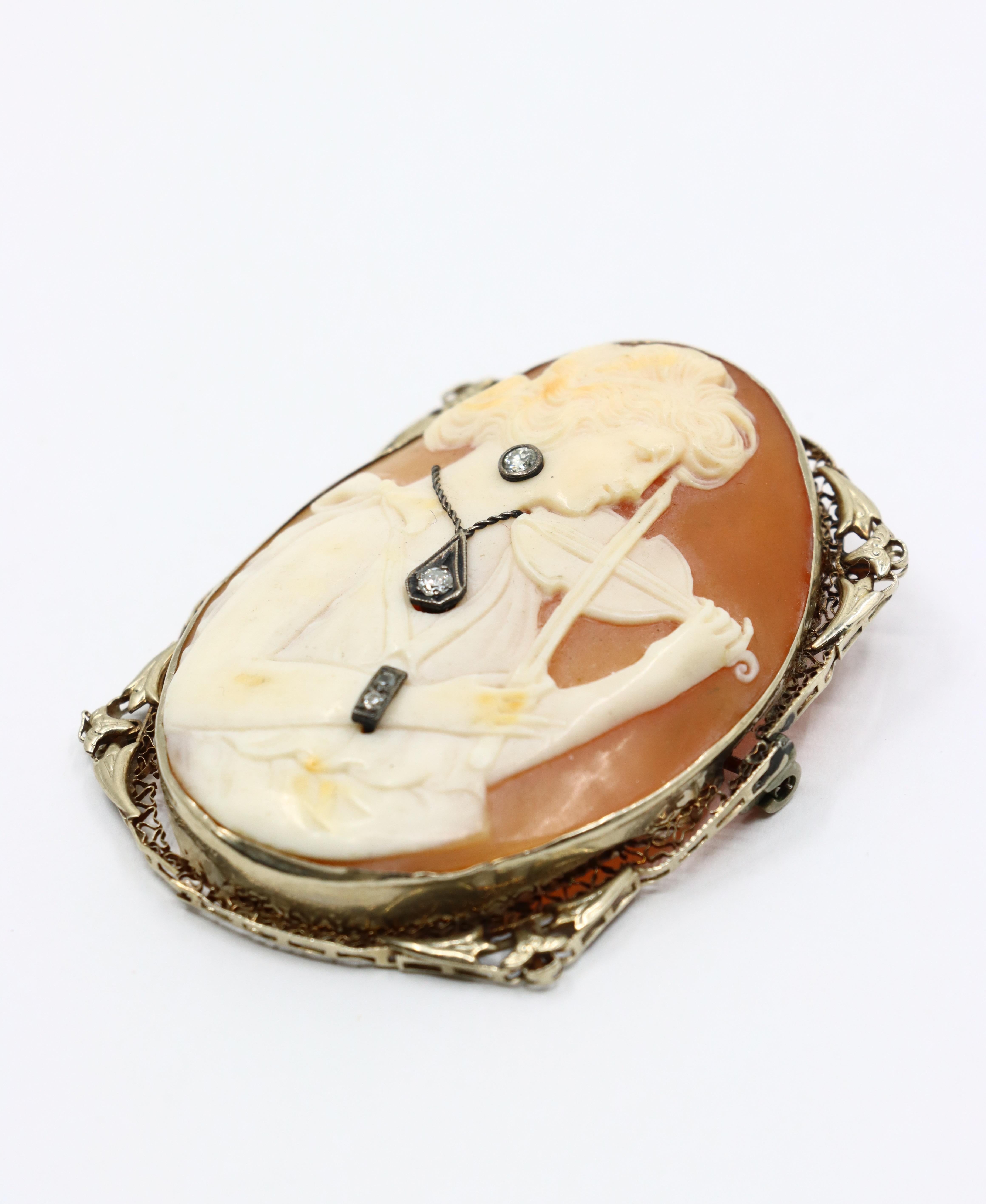 Antiguo Broche Camafeo Violinista de Oro de 14K con Diamantes en venta 3