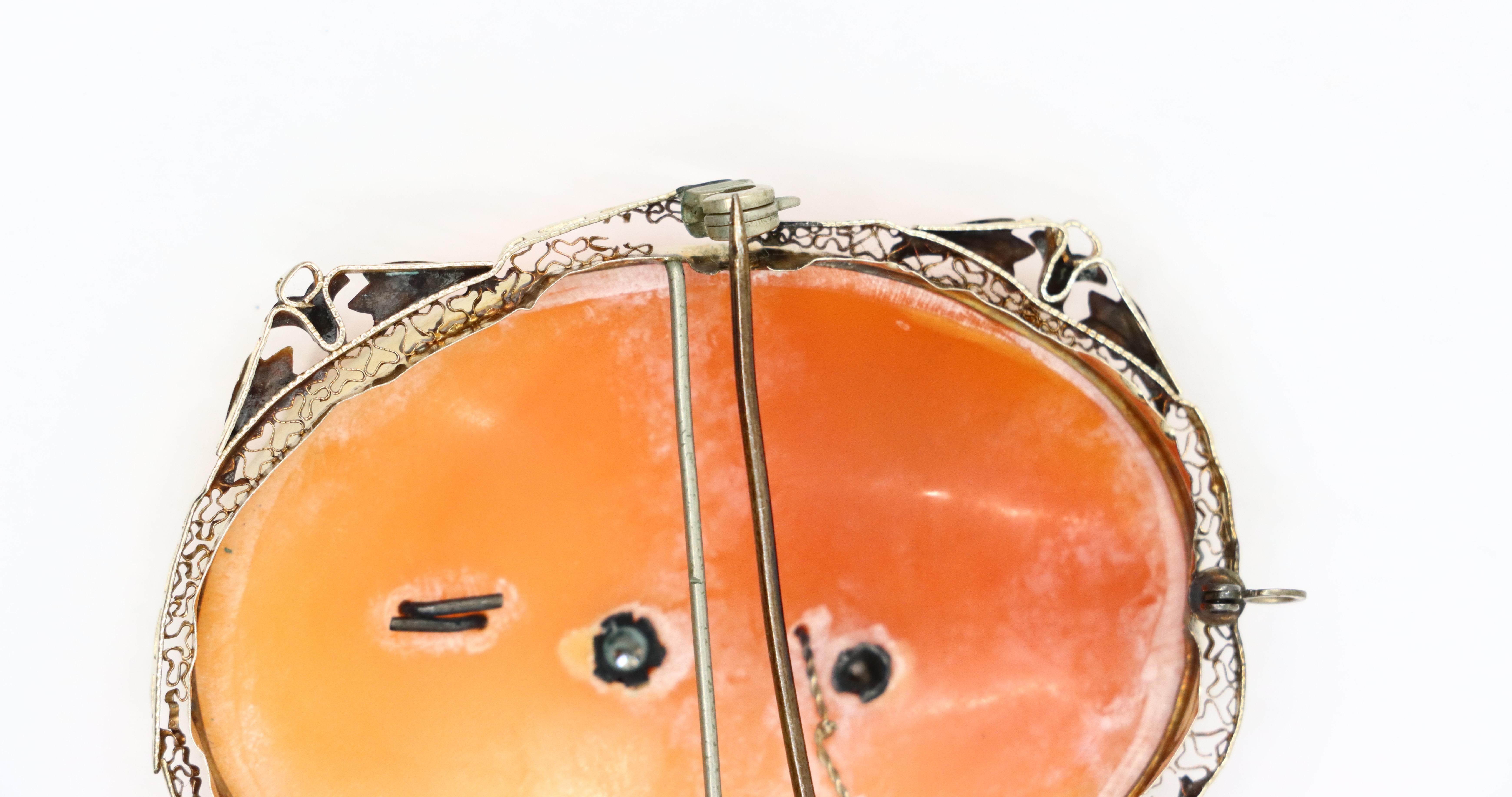 Antiguo Broche Camafeo Violinista de Oro de 14K con Diamantes en venta 5
