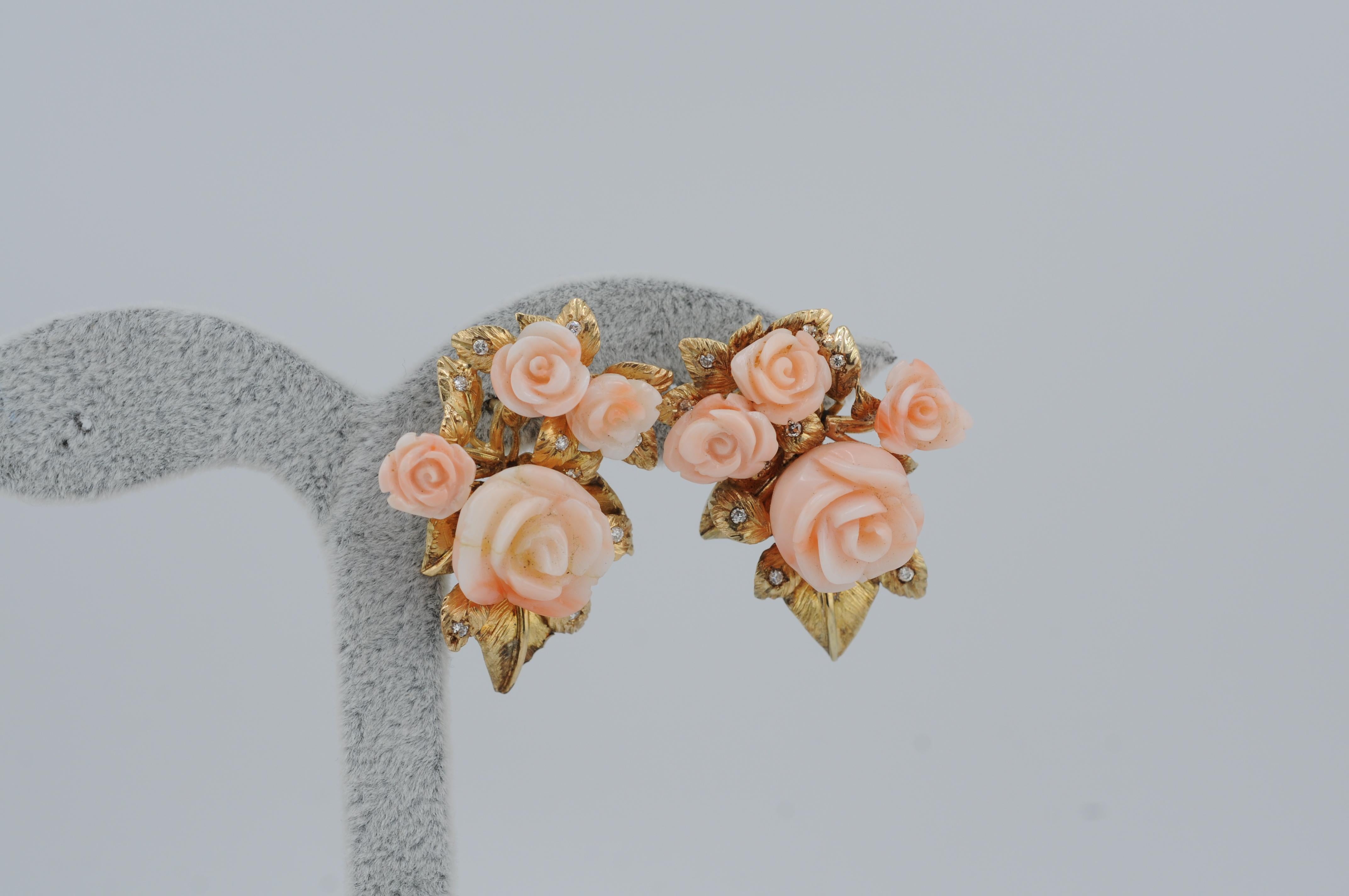 Antique 14K Gold Earrings with Carved Angel Skin Coral Roses In Good Condition For Sale In Berlin, BE